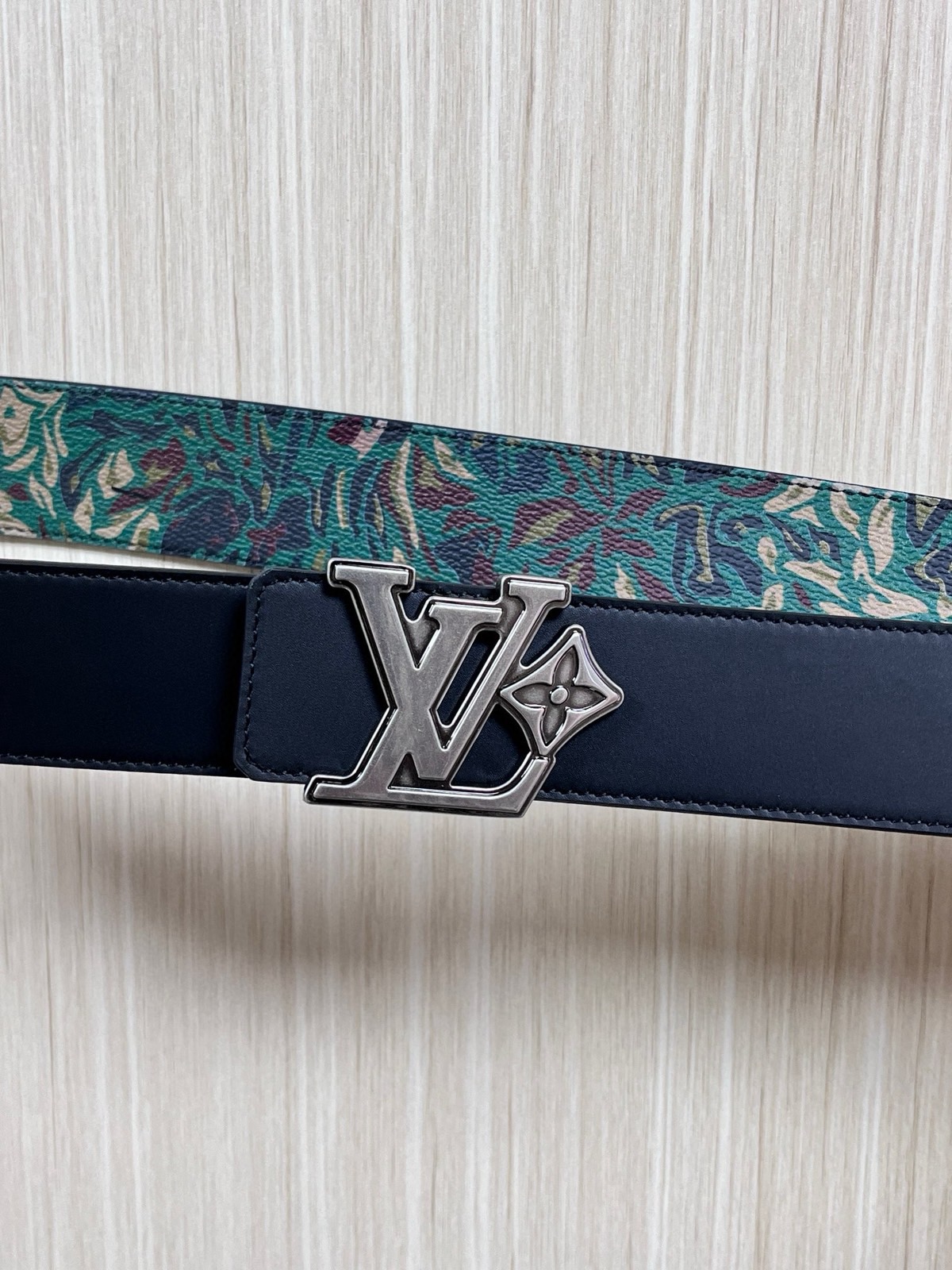 LV路易威登男士腰带40mm迷彩清花和皮革复古带扣新款M4383U