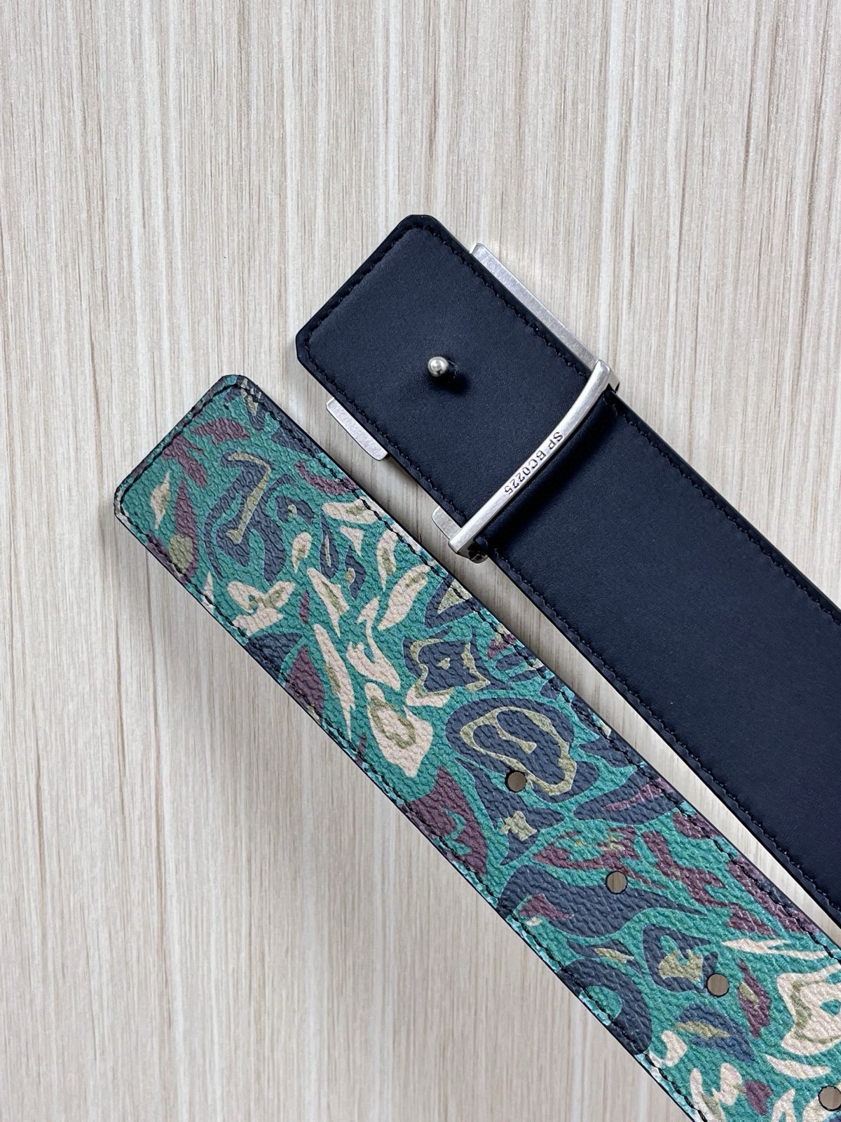 LV路易威登男士腰带40mm迷彩清花和皮革复古带扣新款M4383U