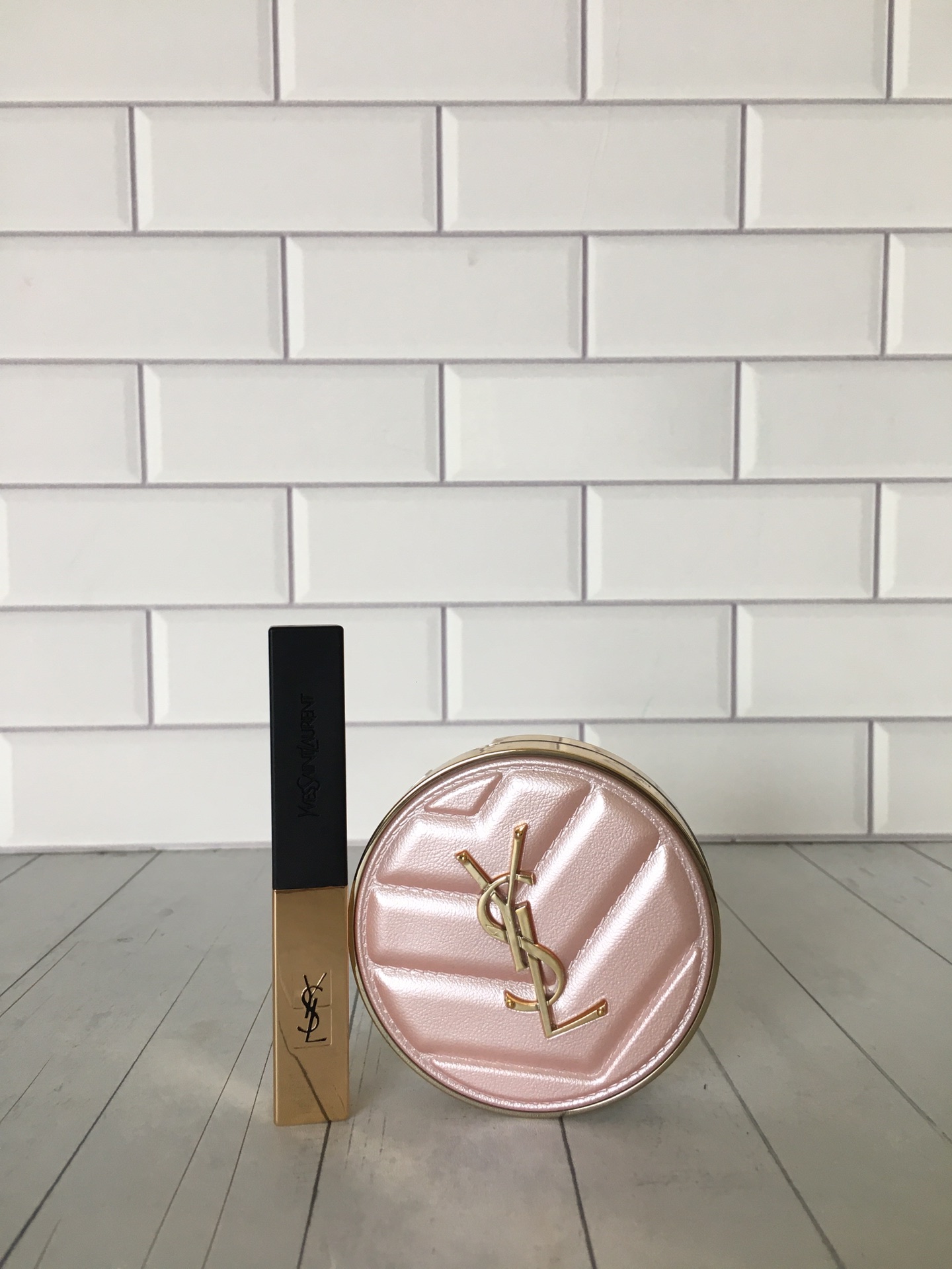 Yves Saint Laurent Lipstick & Cushion Set - Pink Leather - Gift Ready 4 i1710308184 1344 2