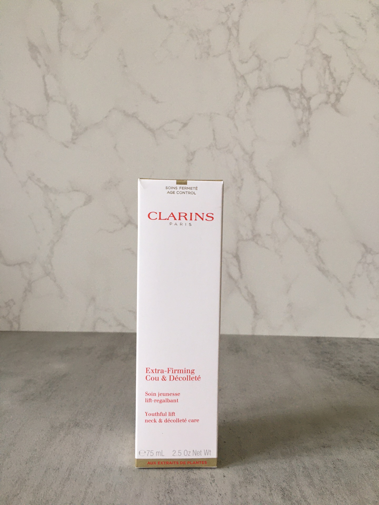 Crema para el cuello Clarins 75ml! La nueva versión tiene 25ml más que la anterior, es más higiénica que la anterior, y…