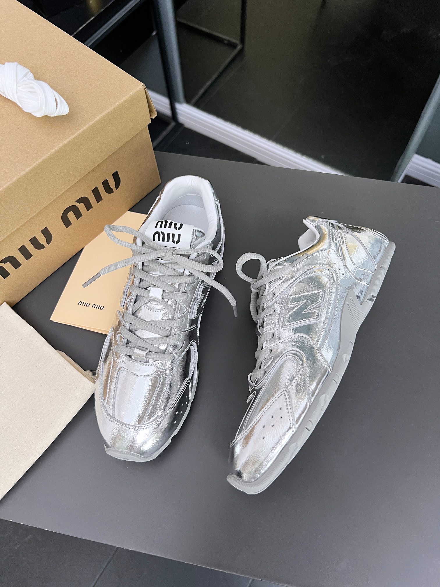 Miu Miu x New Balance 530 Silver Leather Sneakers Designer Shoes 4 a1719220780328 4456