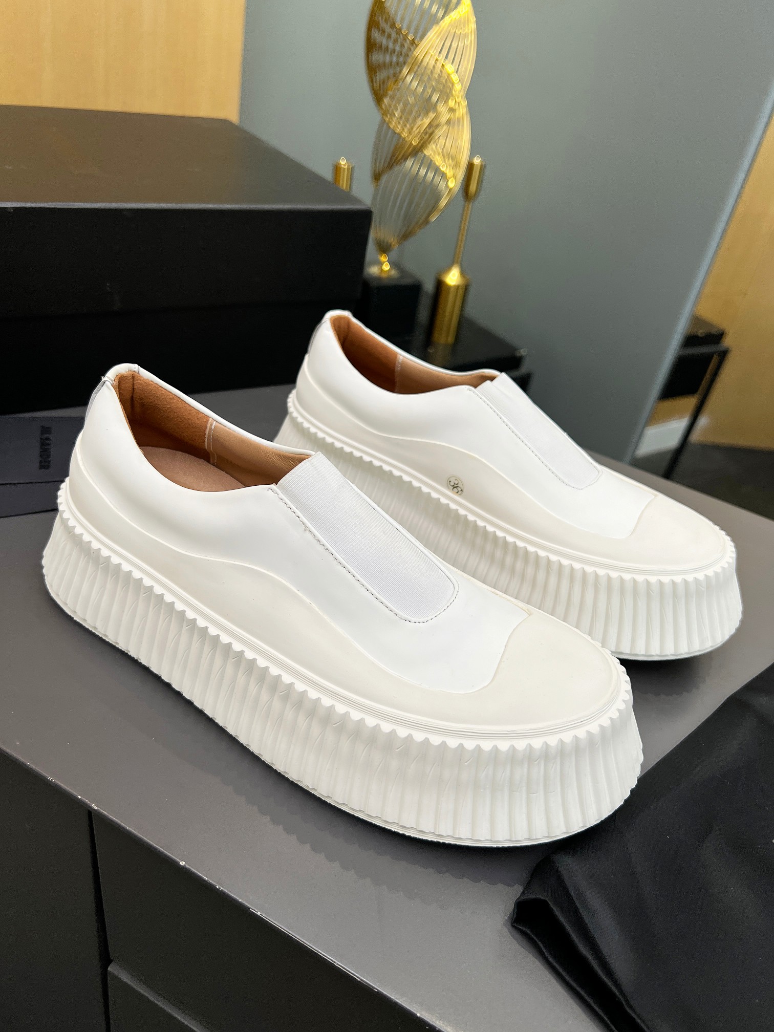 2024 Vintage Style Shoes with Imported Oxen Leather and Custom Wheel Bottom - 图片 2