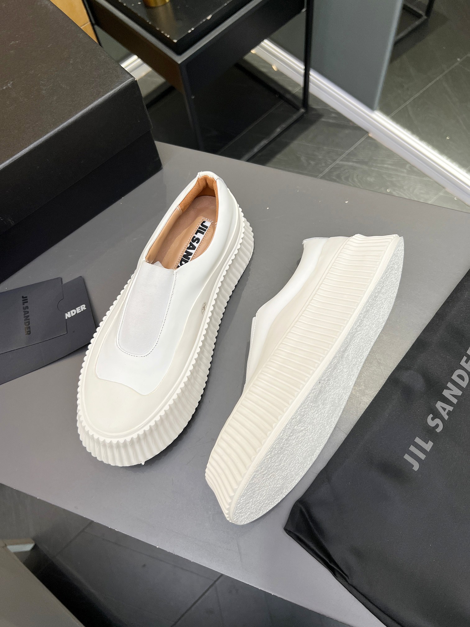 2024 Vintage Style Shoes with Imported Oxen Leather and Custom Wheel Bottom - 图片 3