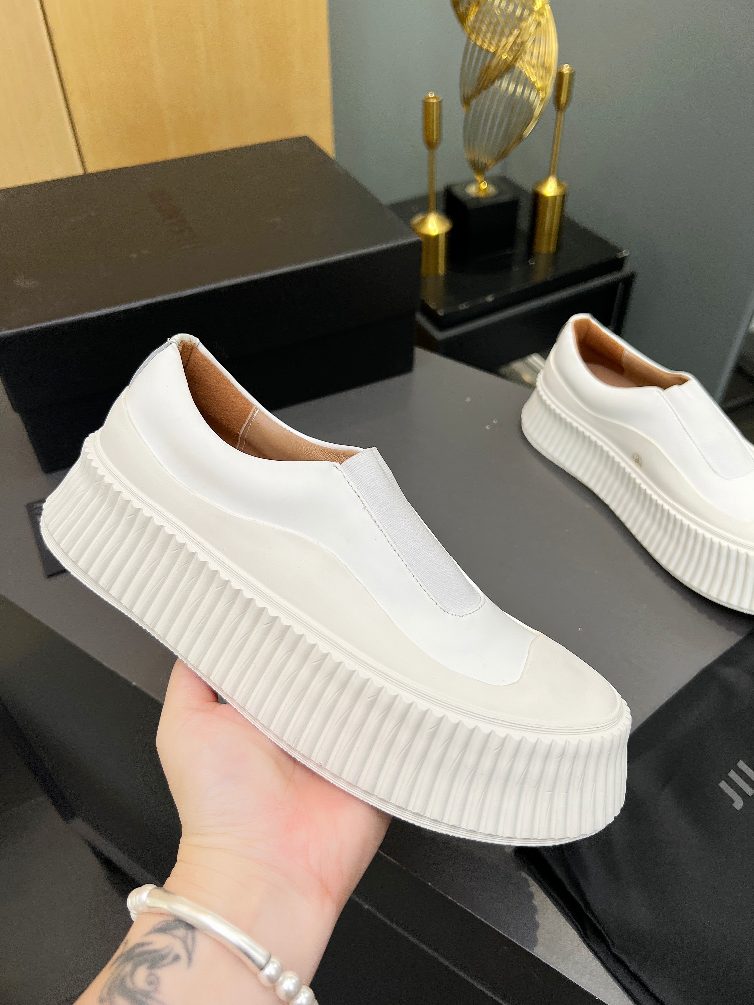 2024 Vintage Style Shoes with Imported Oxen Leather and Custom Wheel Bottom