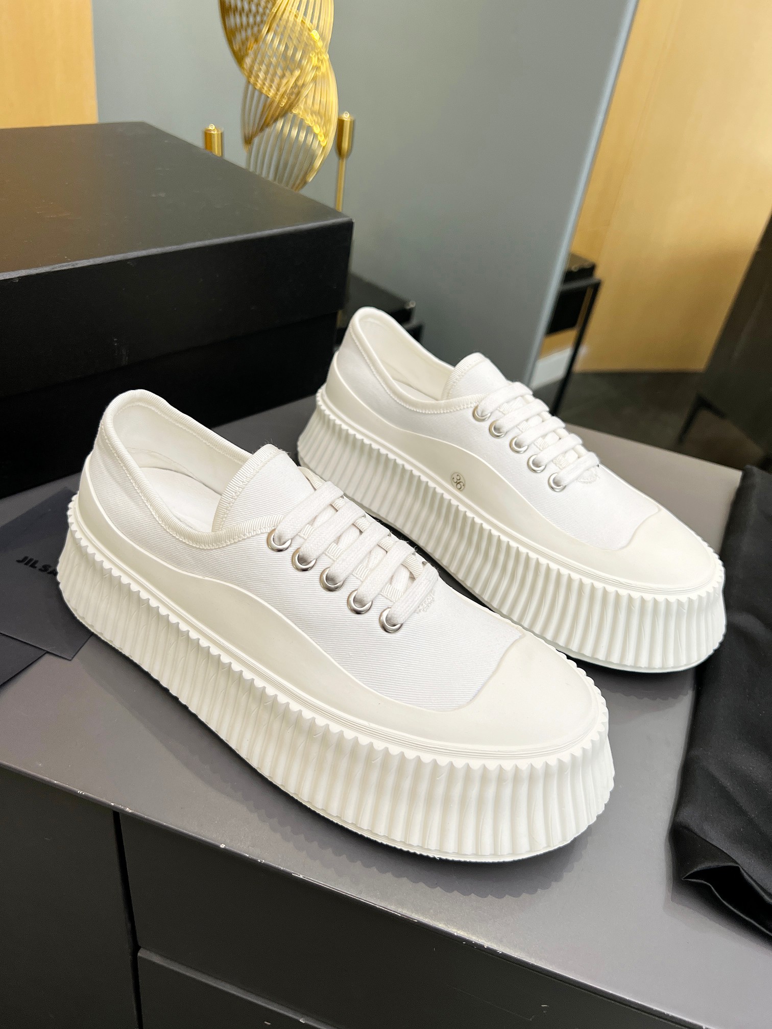 Vintage-Inspired Jill Sanders Shoes with Imported Oxen Leather and Custom Wheel Bottom - 图片 2