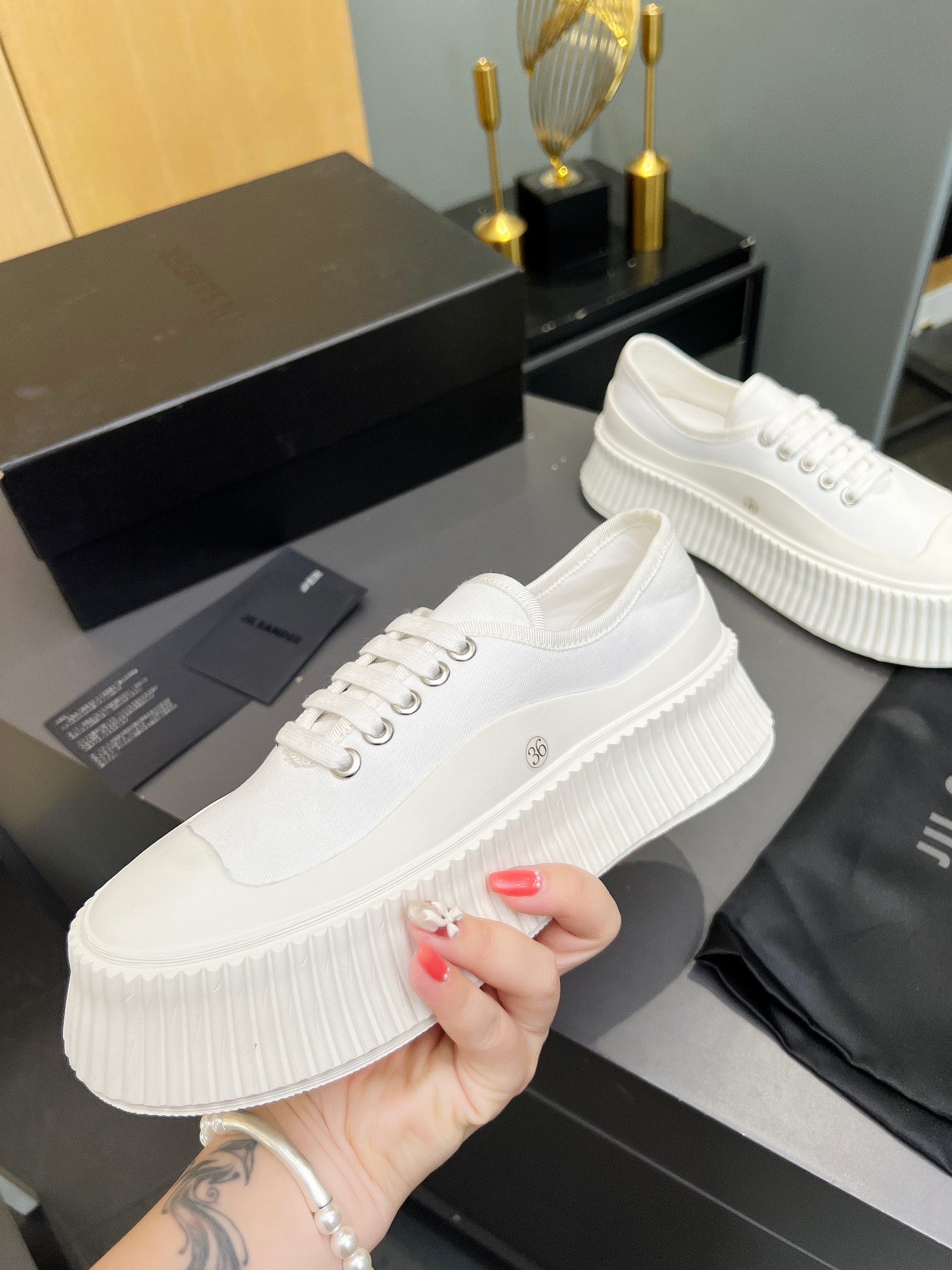 Vintage-Inspired Jill Sanders Shoes with Imported Oxen Leather and Custom Wheel Bottom - 图片 6
