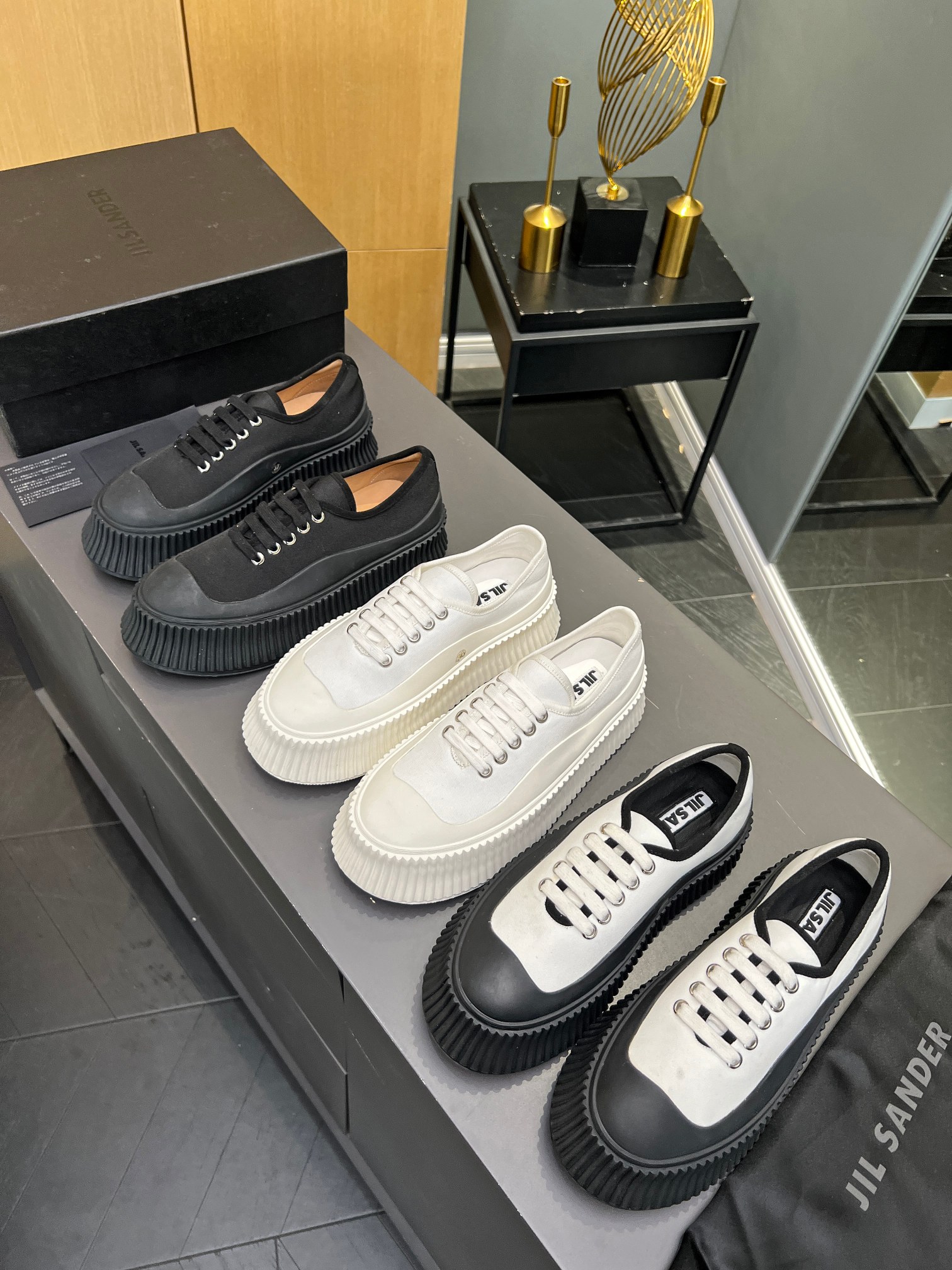 Vintage-Inspired Jill Sanders Shoes with Imported Oxen Leather and Custom Wheel Bottom - 图片 9