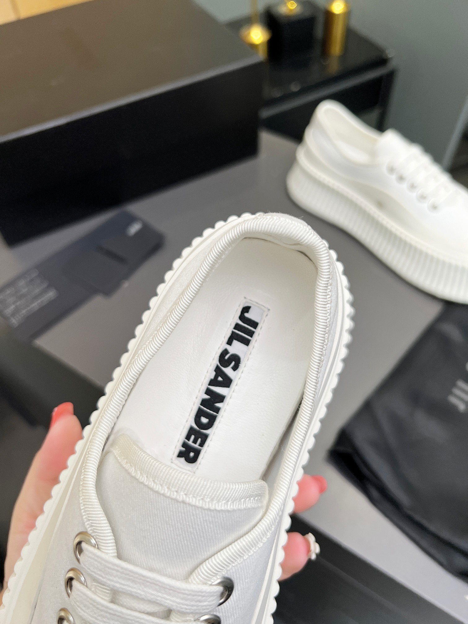 Vintage-Inspired Jill Sanders Shoes with Imported Oxen Leather and Custom Wheel Bottom - 图片 7