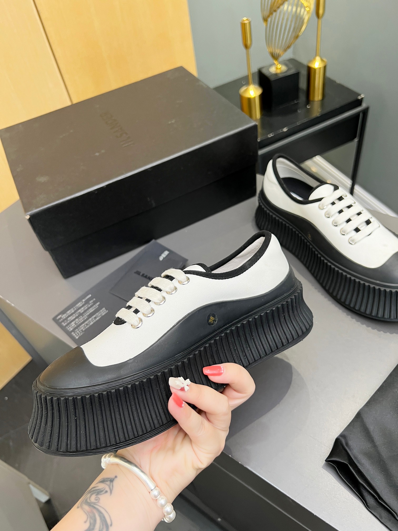 Vintage-inspired Minimalist Footwear for Women: Jill Sanders 2024 Collection Highlights Oxen Shoes - 图片 6