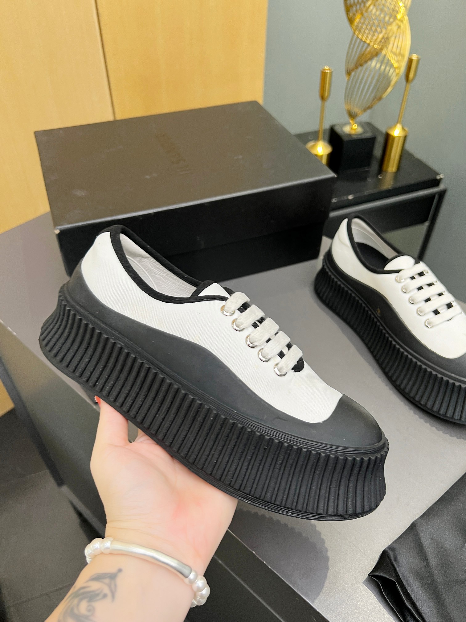 Vintage-inspired Minimalist Footwear for Women: Jill Sanders 2024 Collection Highlights Oxen Shoes