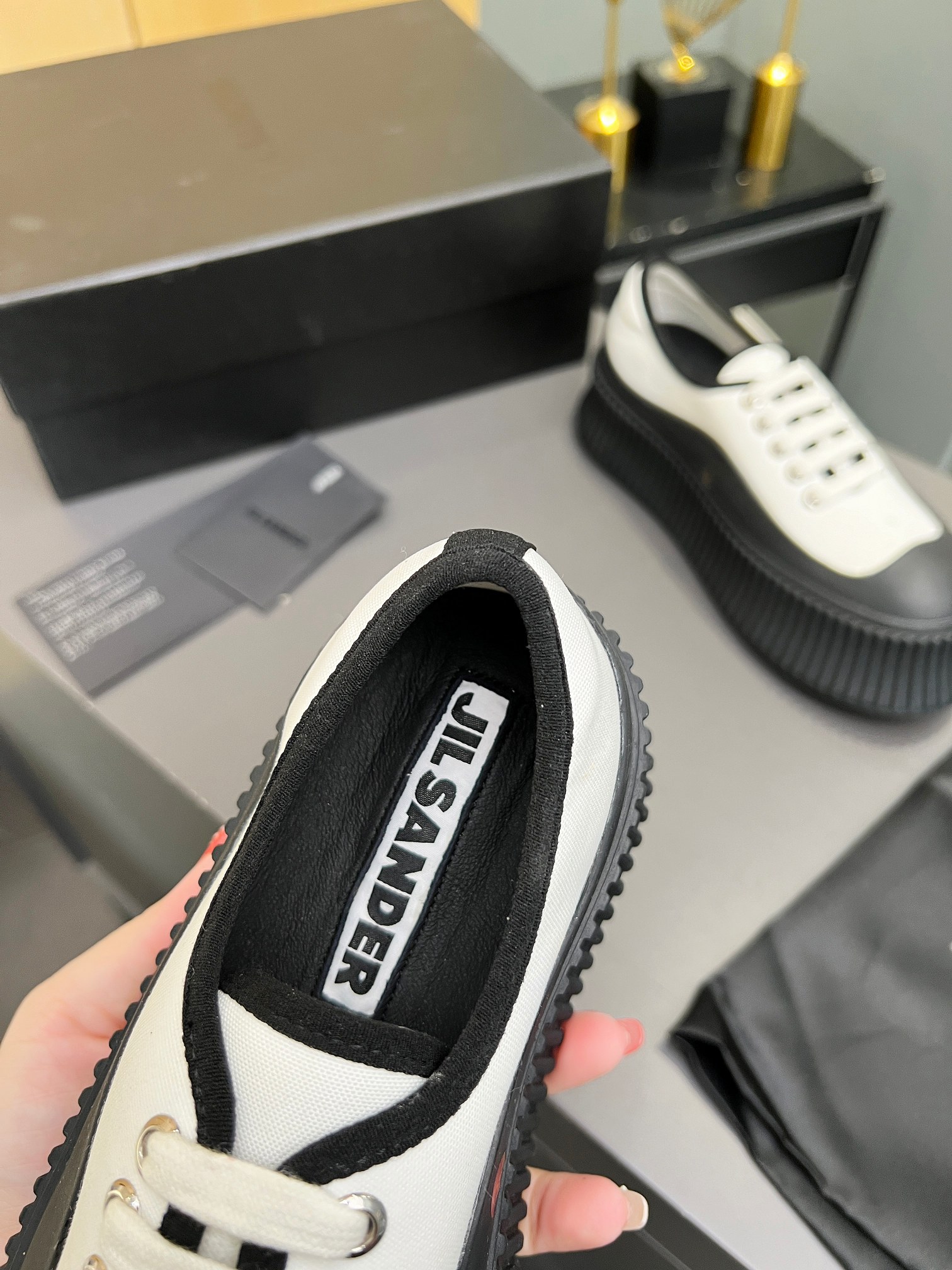 Vintage-inspired Minimalist Footwear for Women: Jill Sanders 2024 Collection Highlights Oxen Shoes - 图片 8