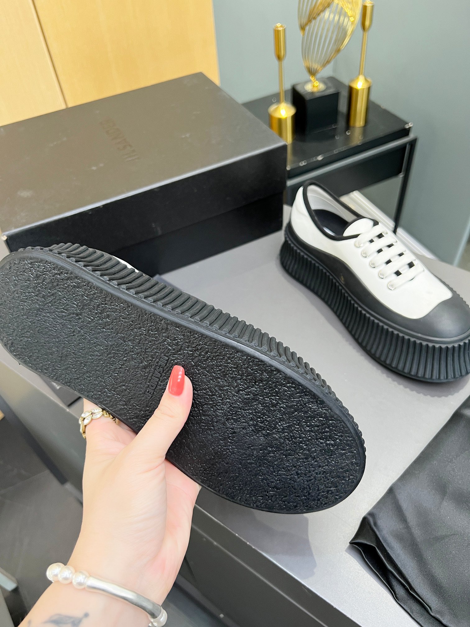 Vintage-inspired Minimalist Footwear for Women: Jill Sanders 2024 Collection Highlights Oxen Shoes - 图片 7