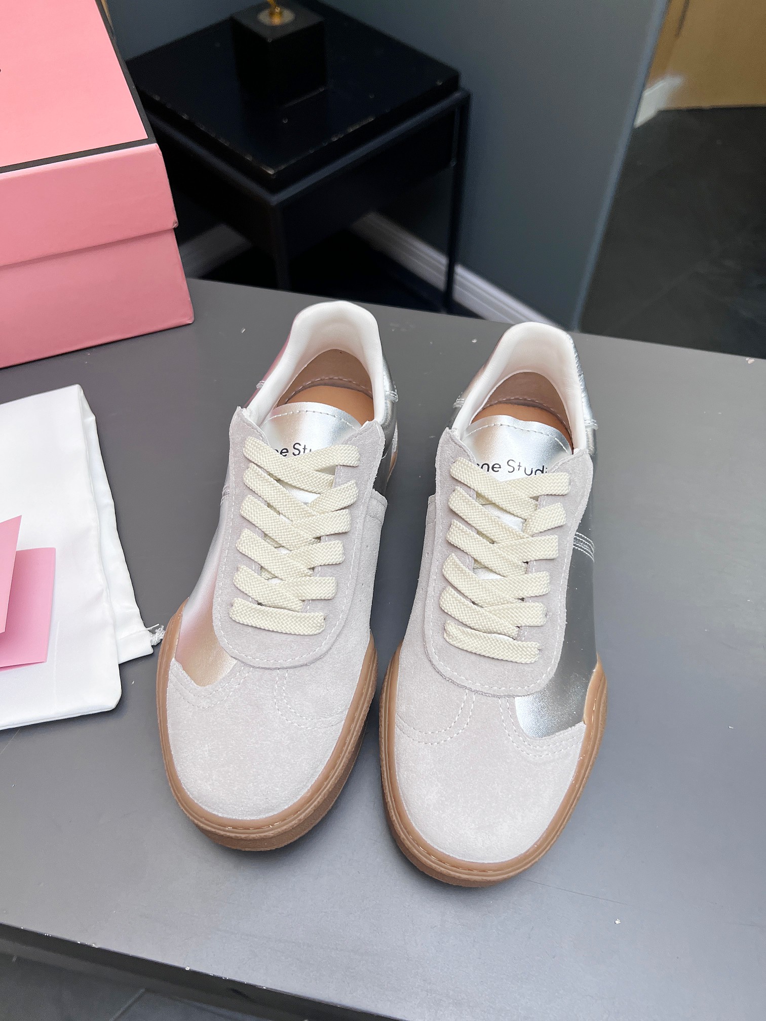 Acne Studios Smiley Belts: High-End, Full Package, Comfortable Shoes for All Feet - 图片 4