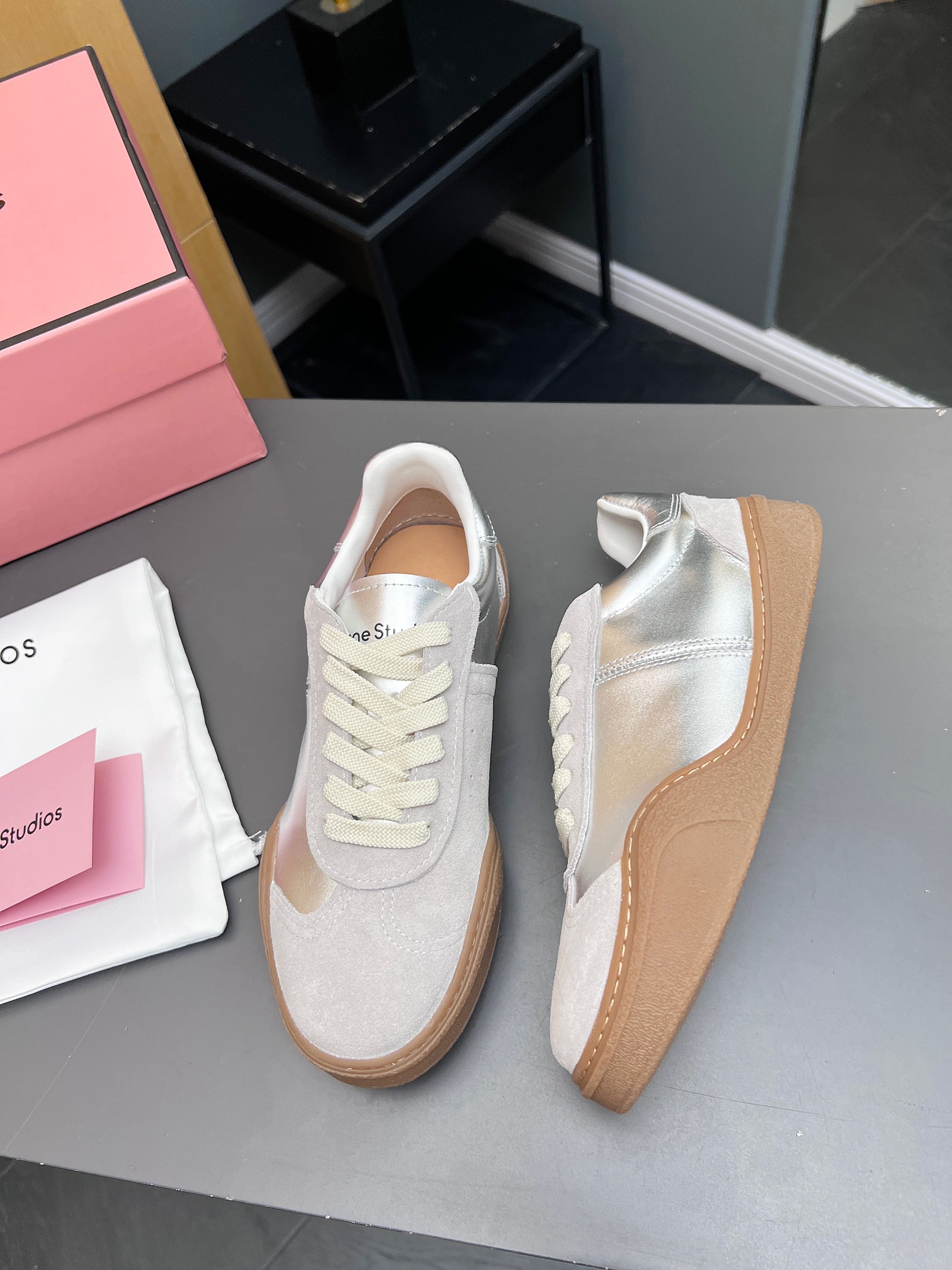 Acne Studios Smiley Belts: High-End, Full Package, Comfortable Shoes for All Feet - 图片 3