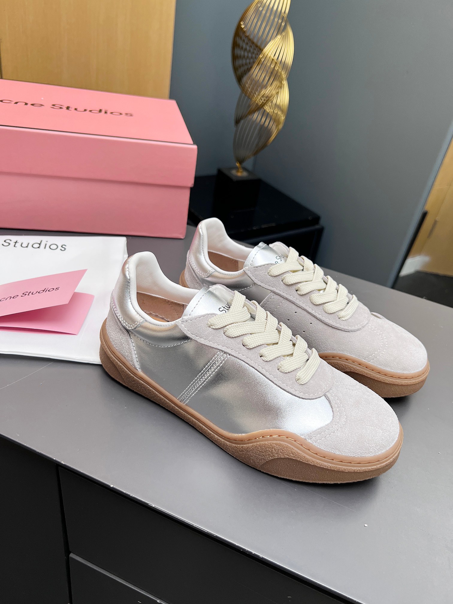 Acne Studios Smiley Belts: High-End, Full Package, Comfortable Shoes for All Feet - 图片 2