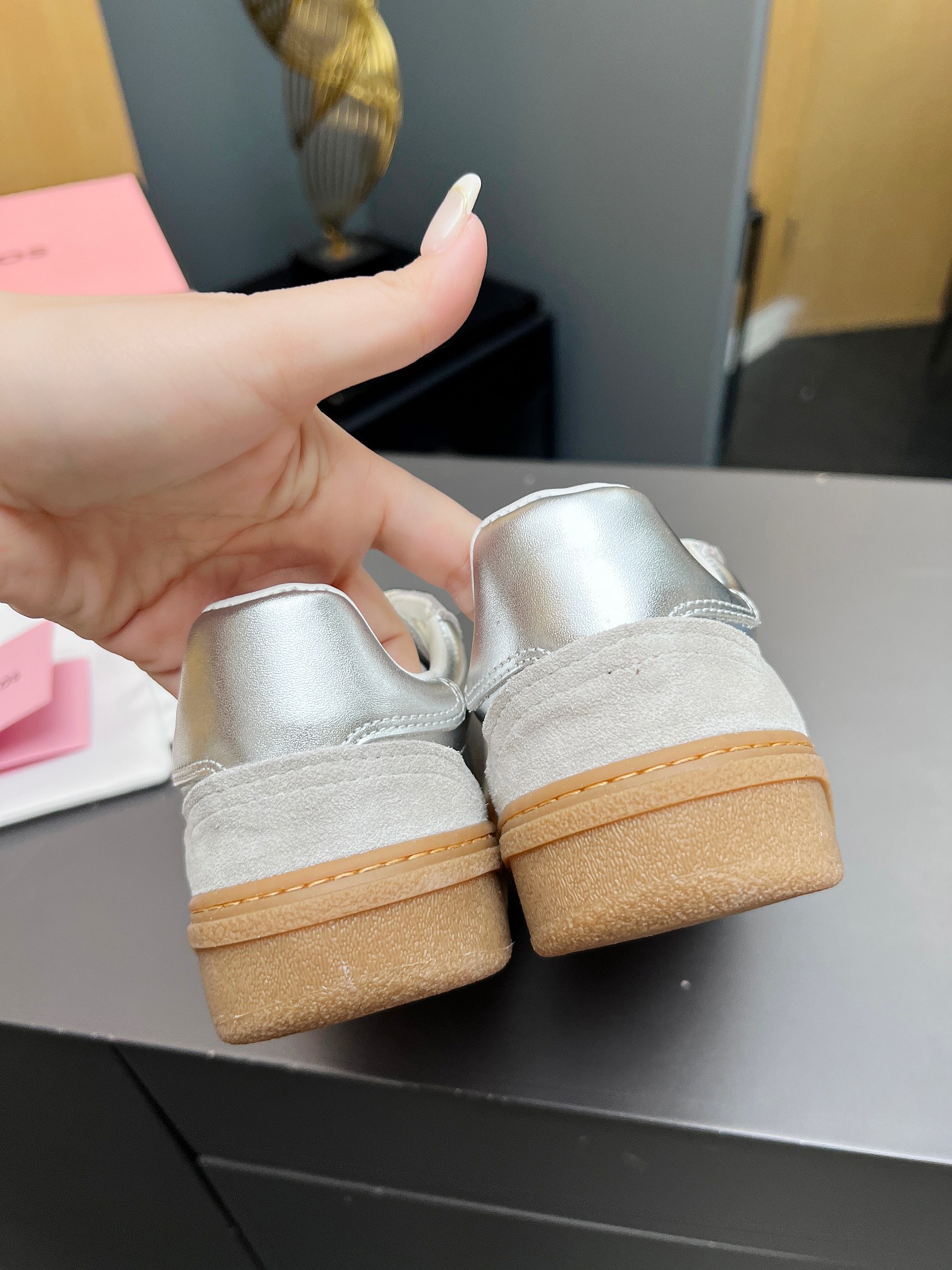 Acne Studios Smiley Belts: High-End, Full Package, Comfortable Shoes for All Feet - 图片 5