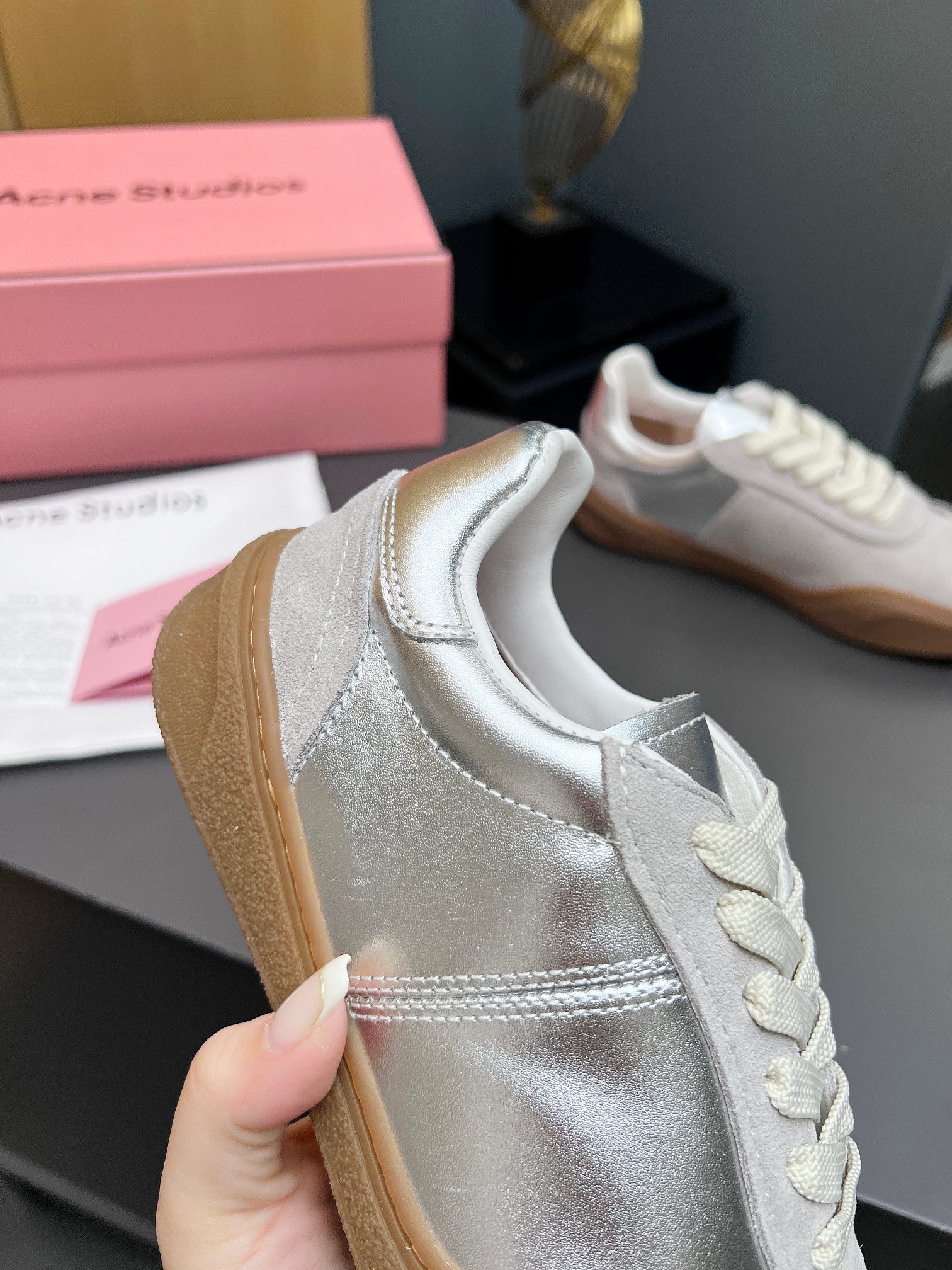 Acne Studios Smiley Belts: High-End, Full Package, Comfortable Shoes for All Feet - 图片 7