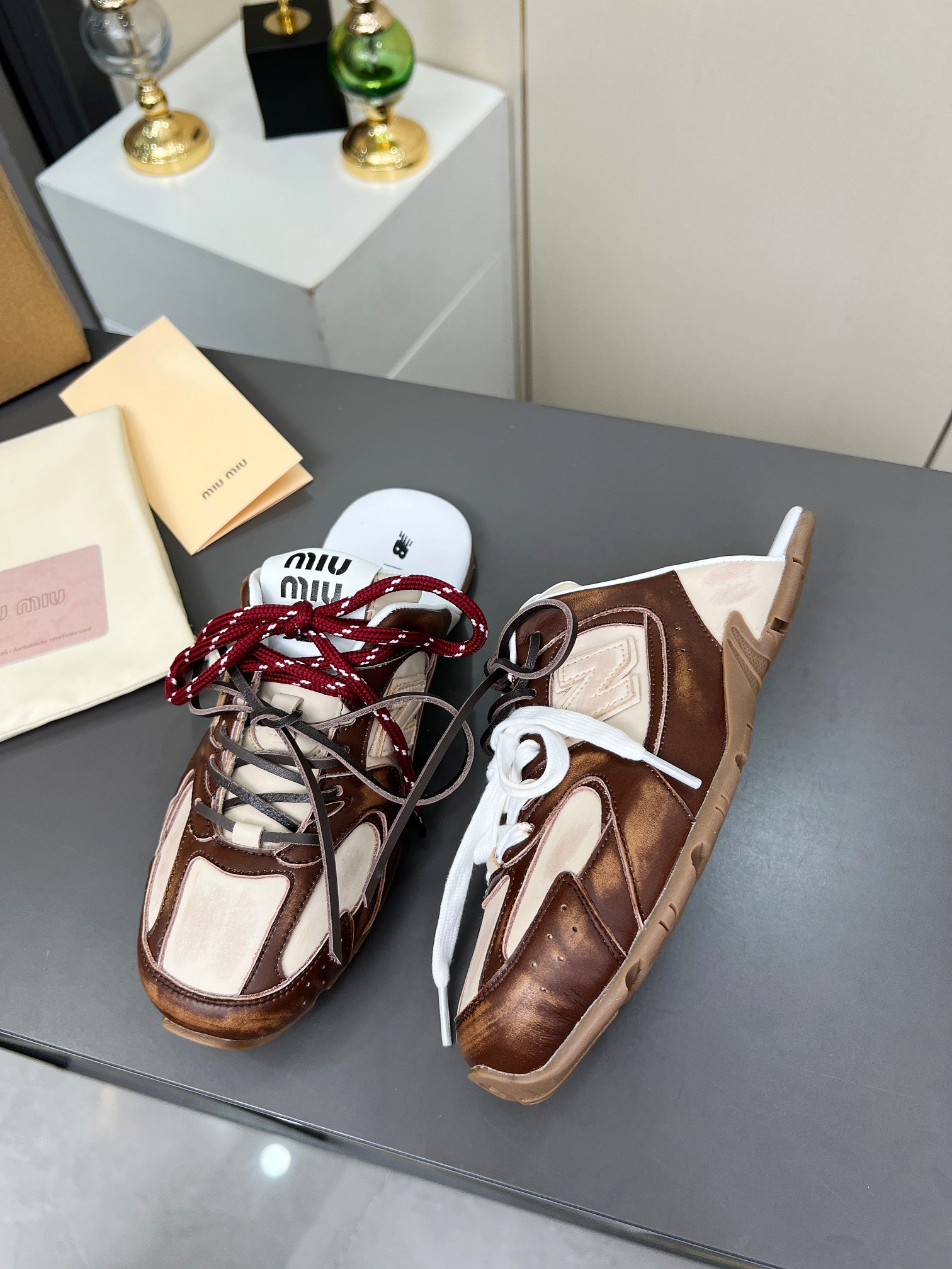 Miu Miu x New Balance 530SL Leather Slides: Stylish Comfort for Couples 5 a1742943336473 4128
