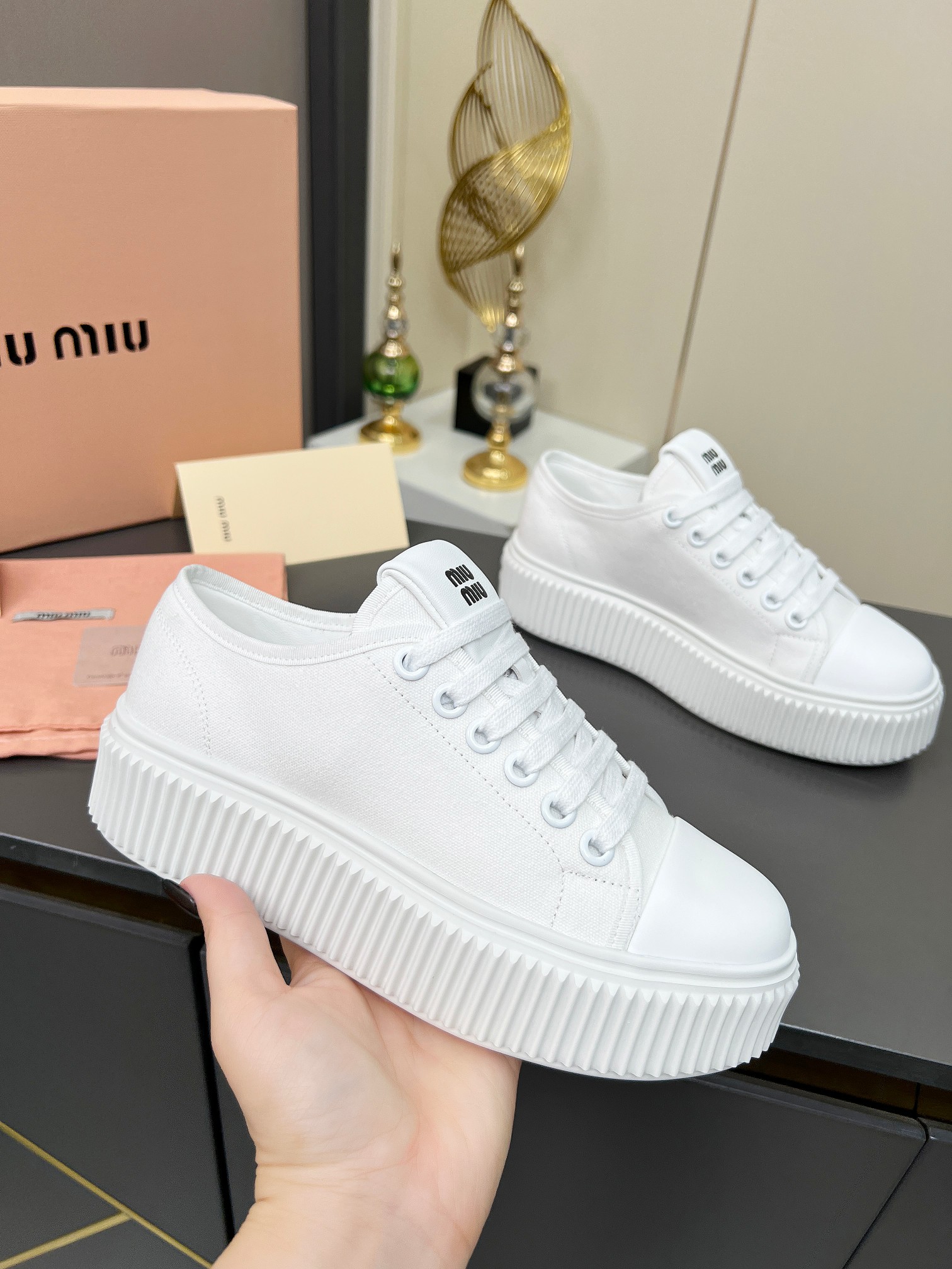 Miu Miu Zapatillas Deportivas Blancas con Plataforma Gruesa para Mujer