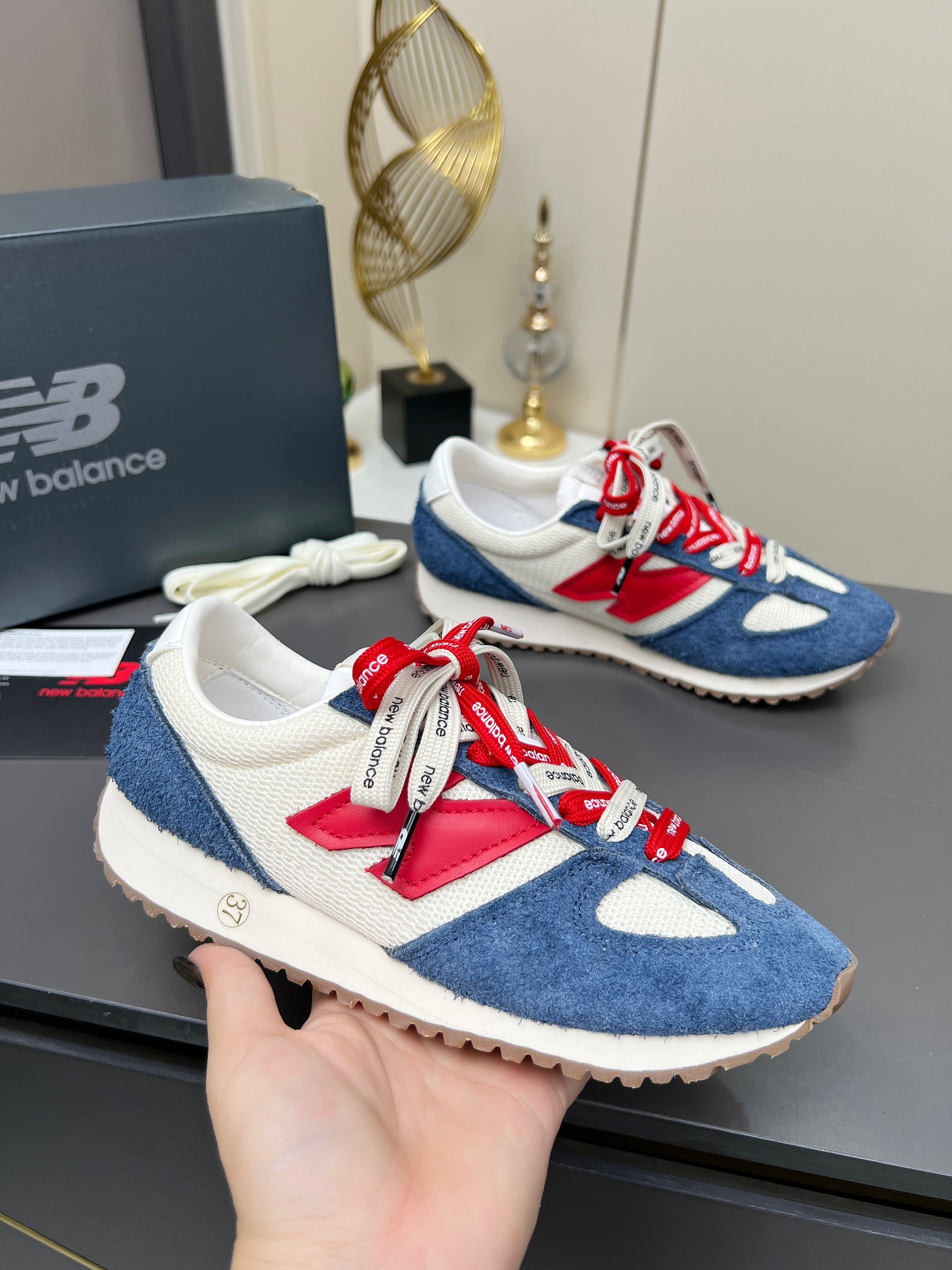 NO:279484,Real price will not be given any profit!  NB 471 German training Forrest Gump shoes are the same as Zhang Yuanying. Retro Pioneer Casual Sports Jogging Shoes, Italian street style from the 1970s!  nb New Balance 471 series, a new look created with a purer retro style design. The side is also deconstructed, and the n-character logo is presented in an old embossed style. Multi-lace matching and outfit, girlish and fashionable, full set of packaging!  Fabric suede   cloth splicing, inner half inner lining, original sole open mold, anti-slip wear-resistant sole, size women's size 35-40, size men's size 39-45,,, new balance, chamois leather19860909实价不让利！NB 471德训阿甘鞋张元英同款 复古先锋休闲运动慢跑鞋,上世纪70年代的意大利街头风格！nb新百伦 全新 newbalance 471 系列,以更纯粹的复古风格设计打造的全新造型.侧身还以解构设计,将n字标志以做旧压花样式呈现 多鞋带搭配穿搭 少女感 时尚感十足,全套包装！ 面料麂皮 布拼接 内里半内里 鞋底原版开模防滑耐磨底 码数女码35--40, 码数男码39--45,,,new balance,chamois leather,Men's shoes