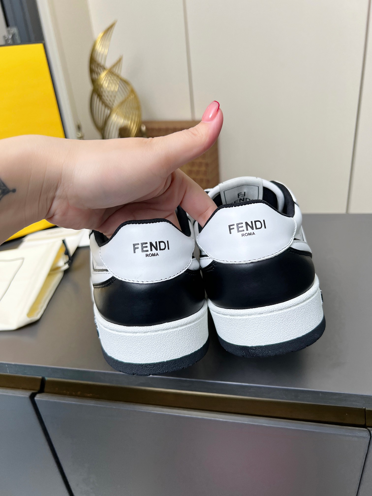 “Fendi Fendish 2025 Fall Winter Sneakers Review with Collage Design and Comfortable Fit” - 图片 6