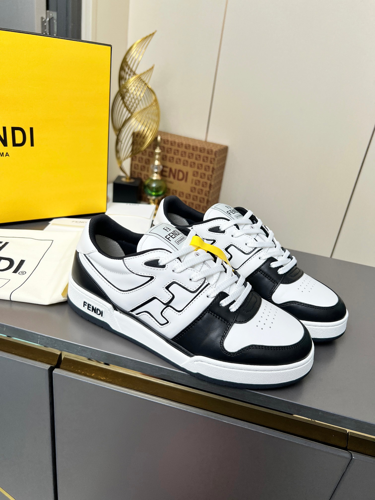 “Fendi Fendish 2025 Fall Winter Sneakers Review with Collage Design and Comfortable Fit” - 图片 2