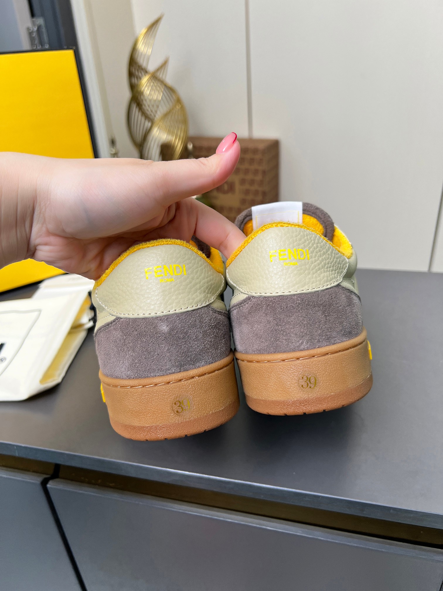 “Fendi Fendish 2025 Fall Winter Sneakers Collection with Retro Designs and Comfortable Features” - 图片 7