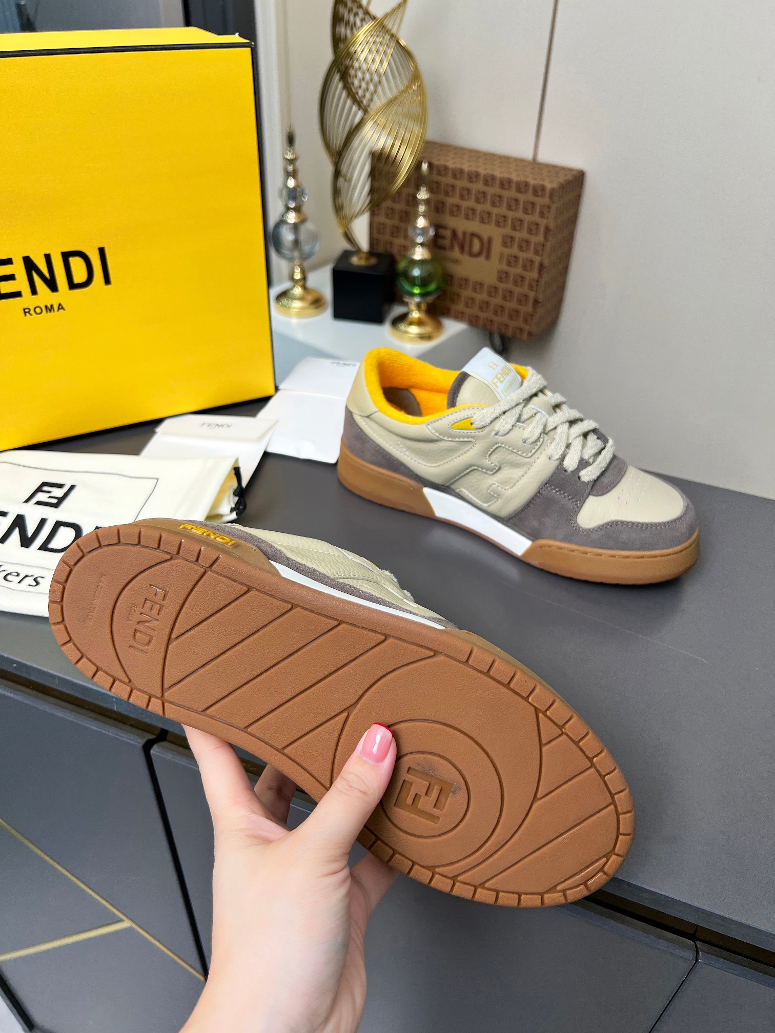 “Fendi Fendish 2025 Fall Winter Sneakers Collection with Retro Designs and Comfortable Features” - 图片 8