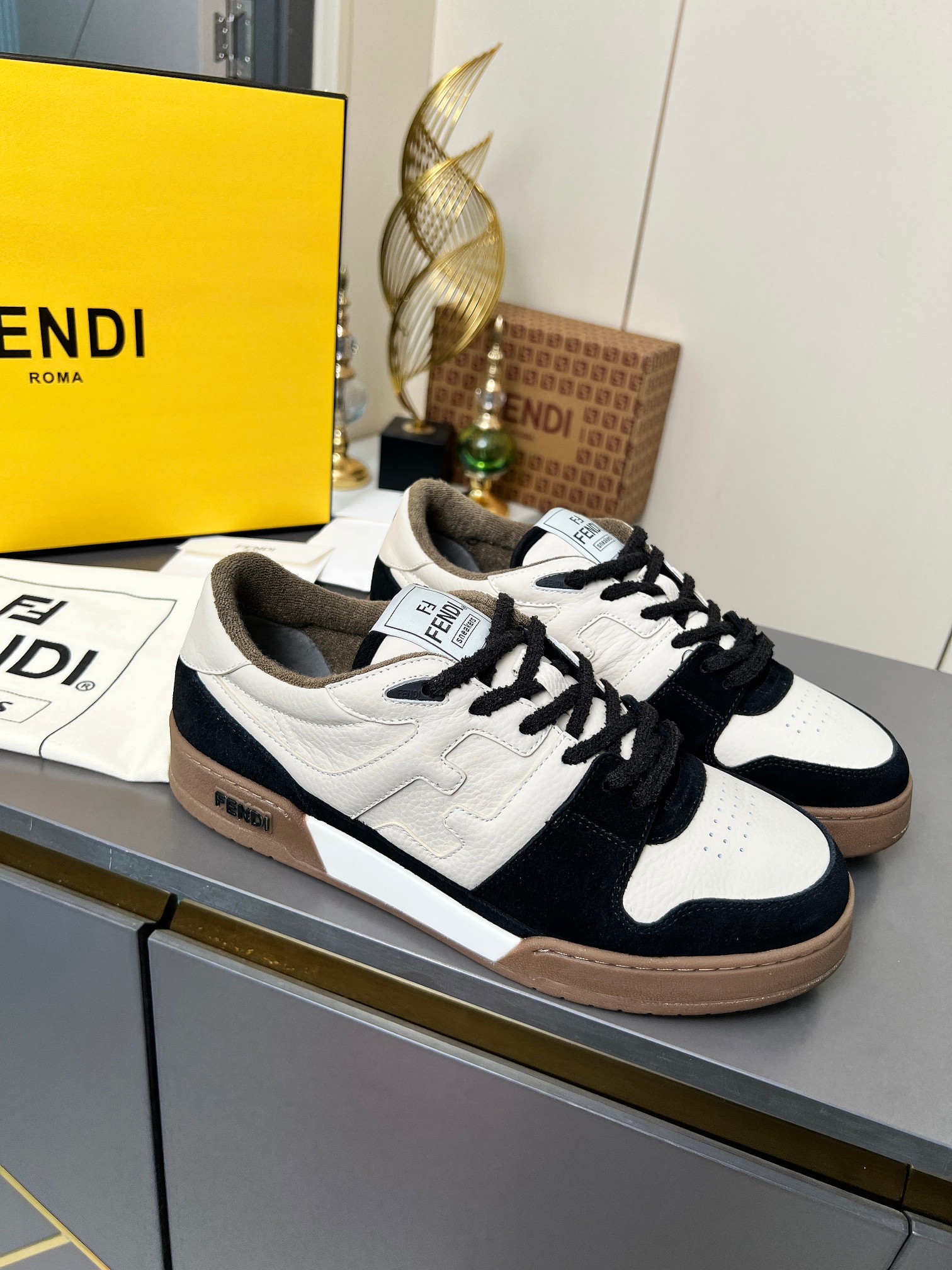 “Fendi Fendish 2025 Fall Winter Collection: Stylish Sneakers for 35-45 Spouses | Designer Kim Jones” - 图片 2