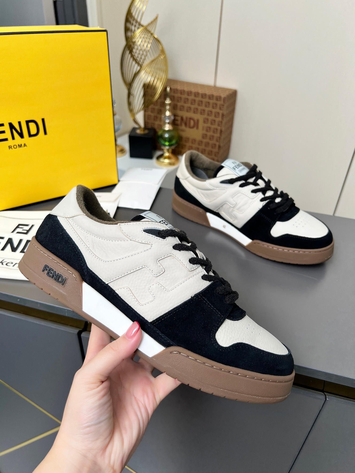“Fendi Fendish 2025 Fall Winter Collection: Stylish Sneakers for 35-45 Spouses | Designer Kim Jones” - 图片 1
