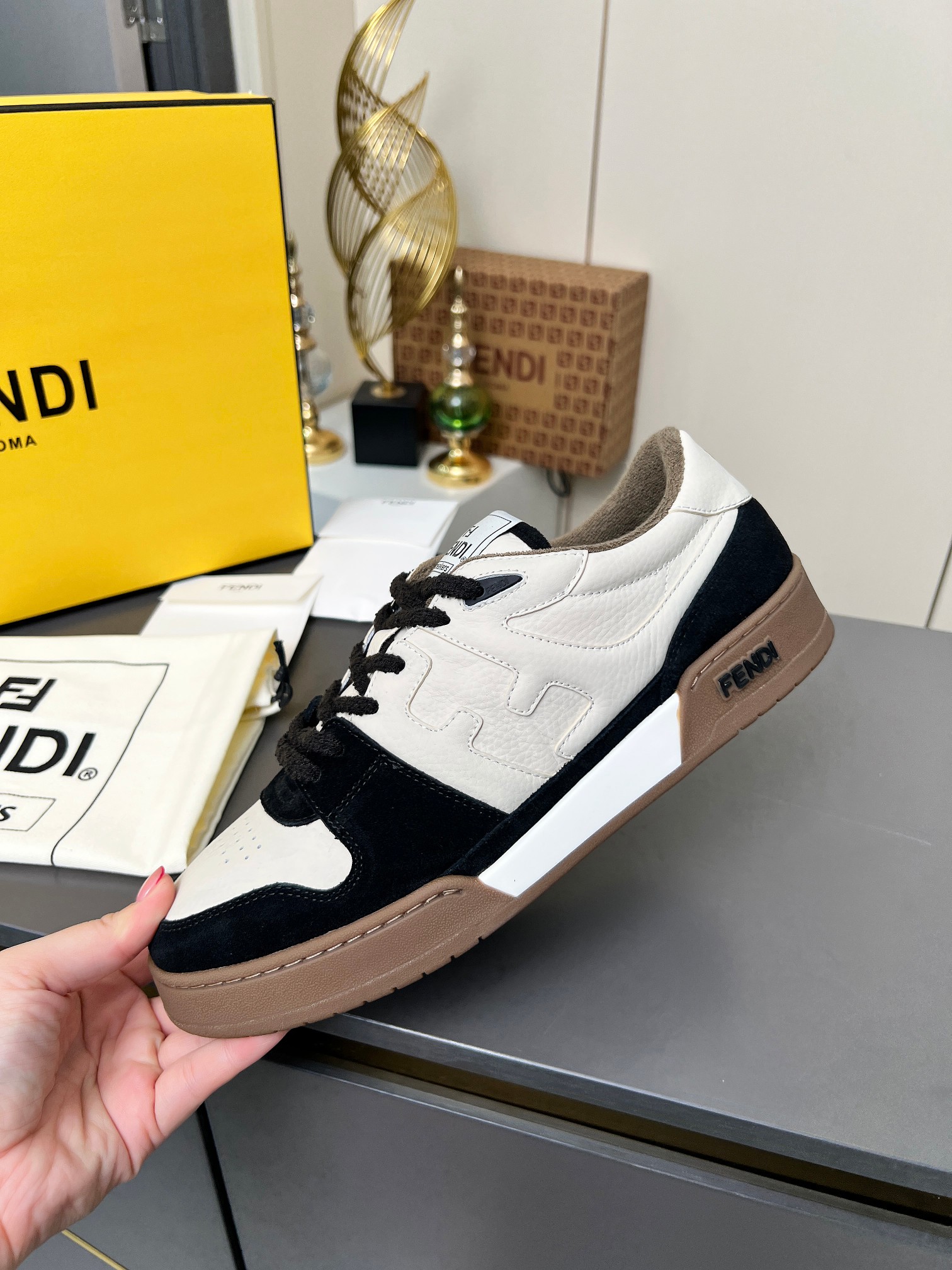 “Fendi Fendish 2025 Fall Winter Collection: Stylish Sneakers for 35-45 Spouses | Designer Kim Jones” - 图片 8