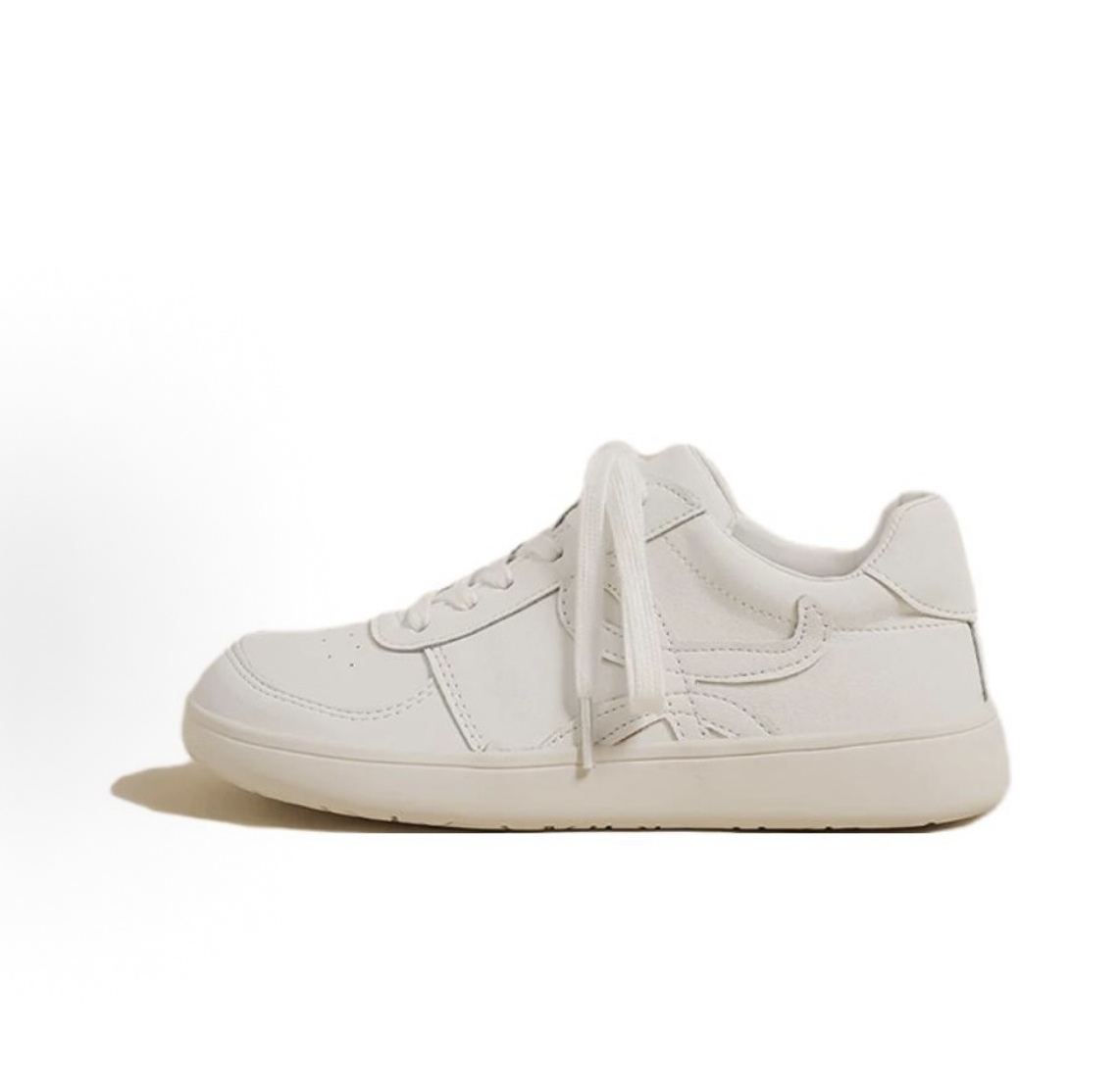 NO:929183,LOEWE 2026 new Jambo sneakers with straps, retro British style white casual shoes ~ high quality in the market. The original version was purchased and developed, and the details are in place. This will be the first explosive version to detonate early autumn, and it is worth owning. It has a unique fashion and trend-leading style, and it is highly recommended to stock up. The shoe style is superb, the leather is soft and comfortable, very comfortable on the feet and easy to match. The fabric is imported first-layer cowhide and sheepskin lining.  The original one-to-one open-molded outsole is available in women’s sizes 35-40, men’s sizes 39-45, accessories require buttons and an additional 10, casual shoes/sports shoes, loewe, loewe, sneakers, cowhide, sheepskin19860909罗意威·LOEWE2026新款Jambo板鞋绑带复古英伦风小白鞋休闲鞋～市场高品质 原版购入开发,细节处理到位.这将是引爆早秋的第一款爆版,值得拥有.独具时尚潮流领先风格,强烈推荐备货入手 鞋型韵味超赞,皮质柔软舒适度极高,上脚非常舒服而且又好搭配 面料进口头层牛皮 内里羊皮内里 大底原版一比一开模大底 码数女码 35--40, 码数男码 39--45, 饰品需要扣子 另外加10,休闲鞋/运动鞋,loewe,loewe,sneakers,cowhide,sheepskin,Women's Shoes