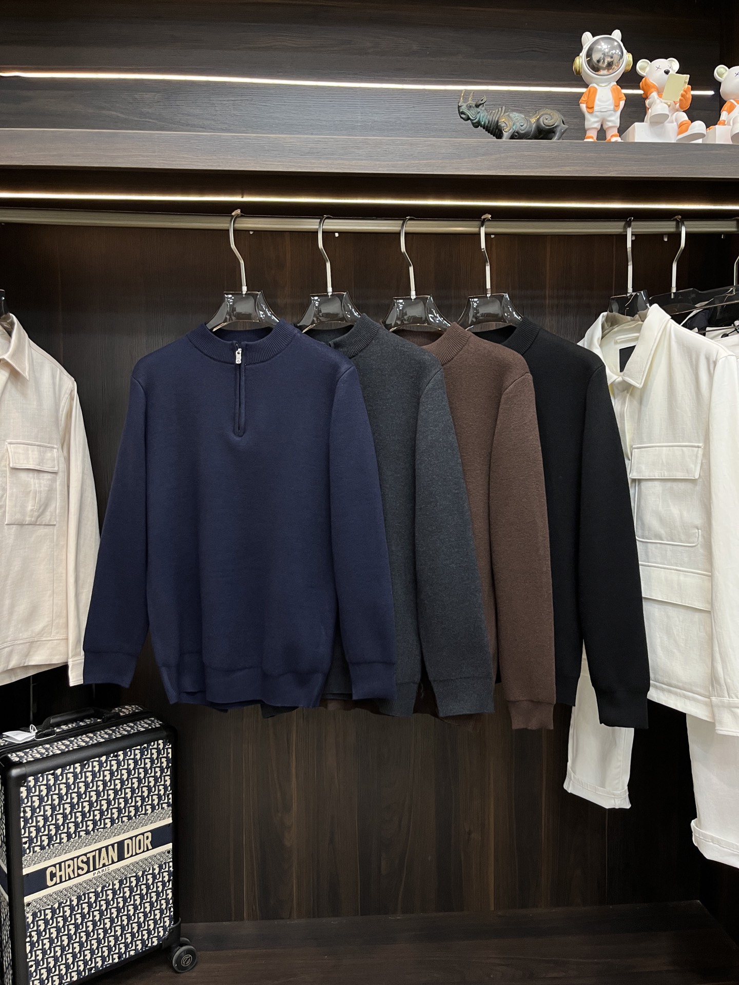 NO:629217,Mainly recommended by Ermenegildo Ermenegildo Zegna, which exclusively provides new fashionable men's wool sweaters, high-end European original single wool knitted sweaters, Lyocell + Merino wool fabrics, high breathability and comfort, impeccable details, brand element design concept, reflecting high quality. It presents casual tailoring, and the upper body shape is awesome!  Size M-XXXL H2025 new model debut,,zegna,sweaters,alexander wang19860909主推 杰尼亚 独家专供新款羊毛针织衫潮男时尚羊毛衫,高端欧版原单羊毛针织毛衣,莱赛尔+美丽诺羊毛面料,透气舒适度高,细节无可挑剔,品牌元素设计理念,体现高品质.呈现休闲裁剪,上身版型超赞！ 码数M-XXXL H2025新款首发,,zegna,sweaters,alexander wang,Men's clothing