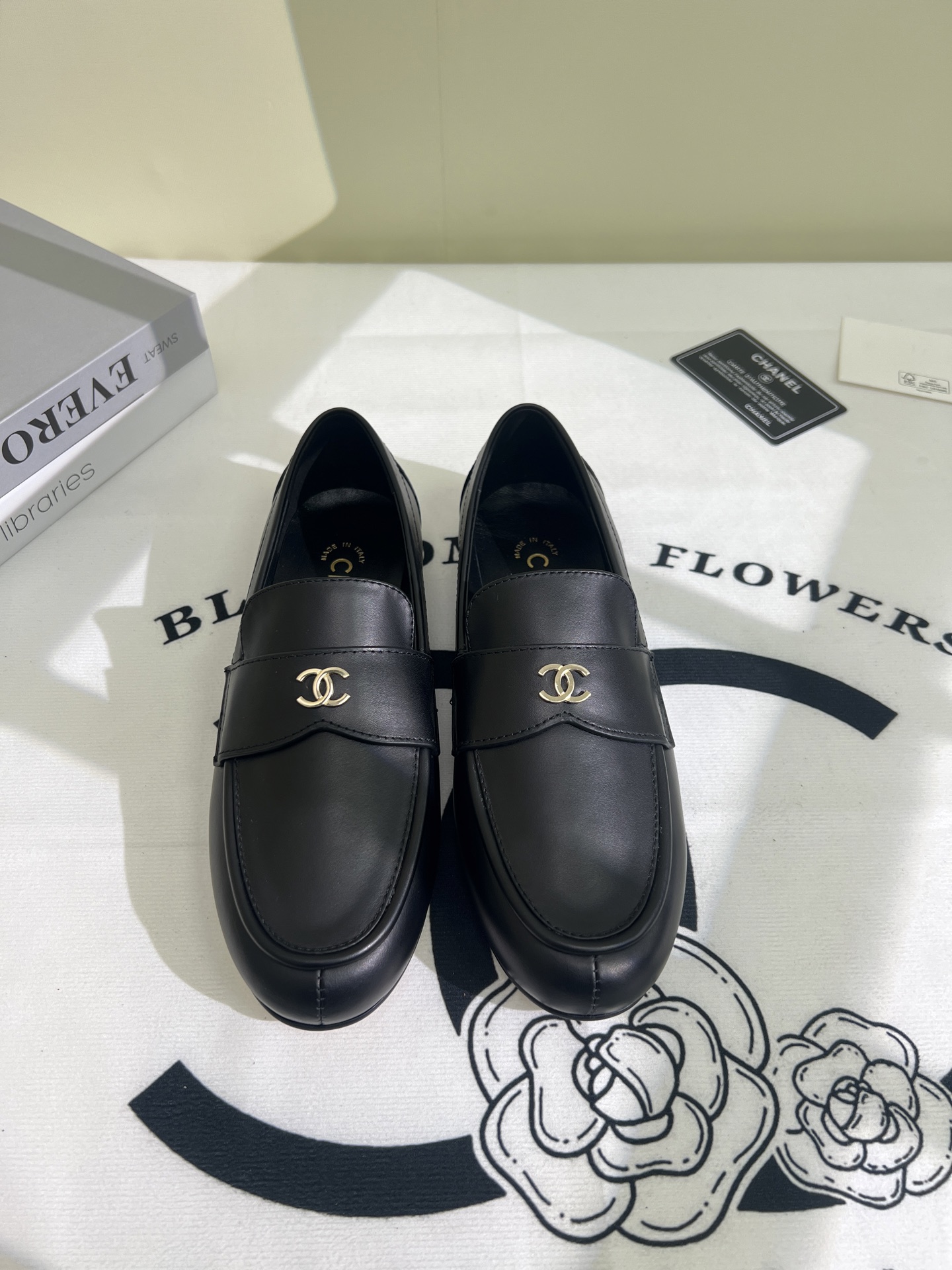 NO:250292,CHANEL Chanel top loafers series. Upper cowhide/paper leather inner sheepskin outsole size 35-39 (customized for 40, 41), loafers, chanel, chanel, loafers, cowhide, sheepskin, Leather soles19860909批 CHANEL 香奈儿顶级乐福鞋系列. 鞋面牛皮/漆皮 内里羊皮 大底真皮大底 码数35-39（40、41定做）,乐福鞋,chanel,chanel,loafers,cowhide,sheepskin,Leather soles,Women's Shoes