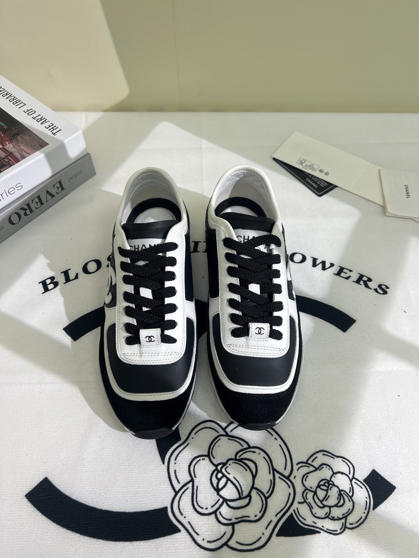 NO:250278,CHANE small fragrance thick-soled panda shoes sneakers Chanel 2025ss popular panda shoes color matching thick-soled casual sports shoes shoes counter synchronization counter is very popular, a very difficult to buy shoe The most popular thick-soled panda shoes on the entire network, you can imagine that the small fragrance control cannot be missed, appearance and comfort coexist Simple and versatile white shoes Thick sole height enhancement is super versatile, whoever wears it in close eyes looks good, upper calfskin velvet inner counter original network, outsole TPU original outsole Size: 35-40 (40 41 custom made, casual shoes/sports shoes, chanel, chanel, sneakers, cowhide19860909CHANE小香厚底熊猫板鞋运动鞋 香奈儿2025ss火爆熊猫鞋配色厚底休闲运动鞋板鞋  专柜同步 专柜非常火爆 非常难买的一款鞋 全网最火的厚底熊猫鞋 可想而知小香控不可错过的 颜值与舒适并存的 简约百搭小白鞋 厚底增高超级百搭,闭眼入谁穿谁好看  鞋面小牛皮牛绒 内里专柜原版网里 大底TPU原版大底 码数:35-40（40 41定做,休闲鞋/运动鞋,chanel,chanel,sneakers,cowhide,Women's Shoes