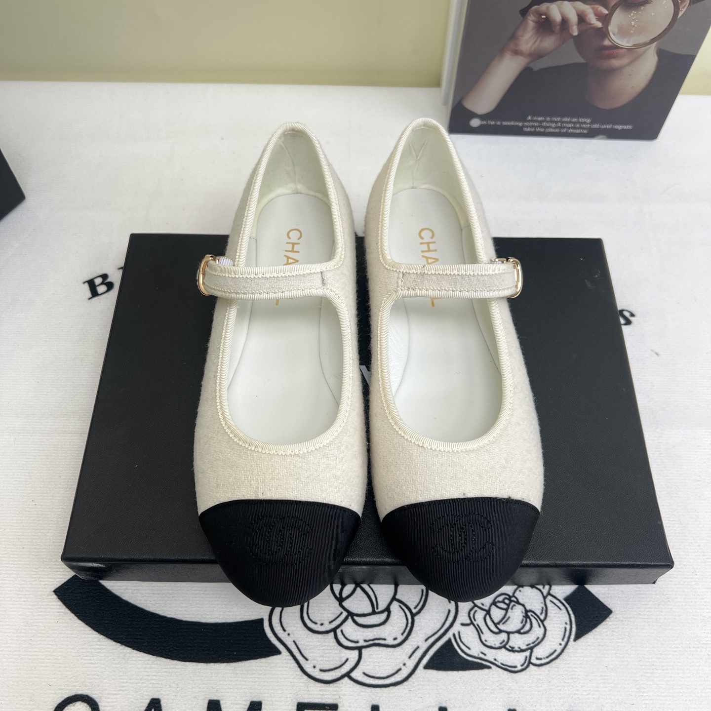 NO:250238,Xiangjia Chane 25 Mary Jane Ballet Single Shoes Showcase Upper fabric original one to one sheepskin satin, sheepskin, original one to one super beautiful ballet shoes imported from the inner lining imported flat soft grain cowhide inner water dyed sheepskin footbeds outsole original Italian translucent leather outsole shoe size 34-41, 34.40.41. Custom made full set of counter synchronous packaging cloth leather, ballet shoes, chanel, chanel, mary jane, cowhide, sheepskin, silk fabric, Leather soles19860909香家chane 25款玛丽珍芭蕾舞单鞋走秀款 鞋面面料原版一比一羊皮绸缎,羊皮里,原版一比一开超美芭蕾舞鞋 内里进口平整柔软粒面牛皮内里水染羊皮垫脚 大底原版意大利透染真皮大底 鞋码34-41,34.40.41.定做 全套专柜同步包装 布皮,芭蕾舞鞋,chanel,chanel,mary jane,cowhide,sheepskin,silk fabric,Leather soles,Women's Shoes