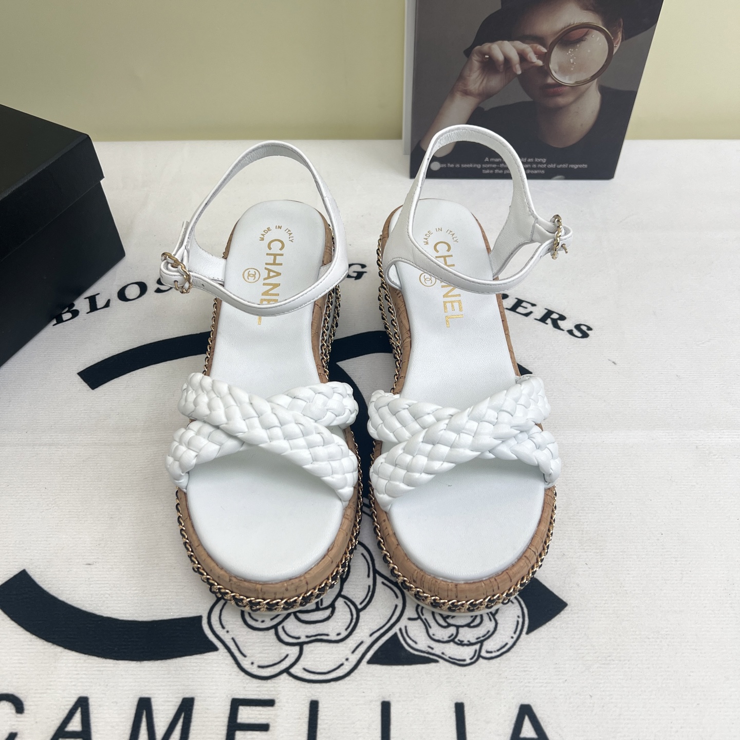 NO:250220,2025★★★★★★ Many celebrities are here to watch, a versatile series that domestic and foreign bloggers are popular. A must-have for spring and summer wardrobe matching. Sandals are the first choice. Upper imported super soft sheepskin (silk) inner lining: imported crystal sheepskin inner lining, original mold-open custom rubber sole Shoe size: 35-39 (40, 41, 42 customized, no return or exchange) Delivery luxury latest counter synchronous packaging, sandals, sandals, sheepskin, silk fabric198609092025★★★★★ 众多明星网红上脚,国内外博主刷爆的一个百搭系列,春夏衣橱搭配必备 凉鞋首选. 鞋面进口超柔羊皮（绸缎）  内里: 进口水晶羊皮内里 大底原版开模定制橡胶底 鞋码: 35-39（40、41、42定做不退换） 配送豪华最新专柜同步包装,凉鞋,sandals,sheepskin,silk fabric,Women's Shoes