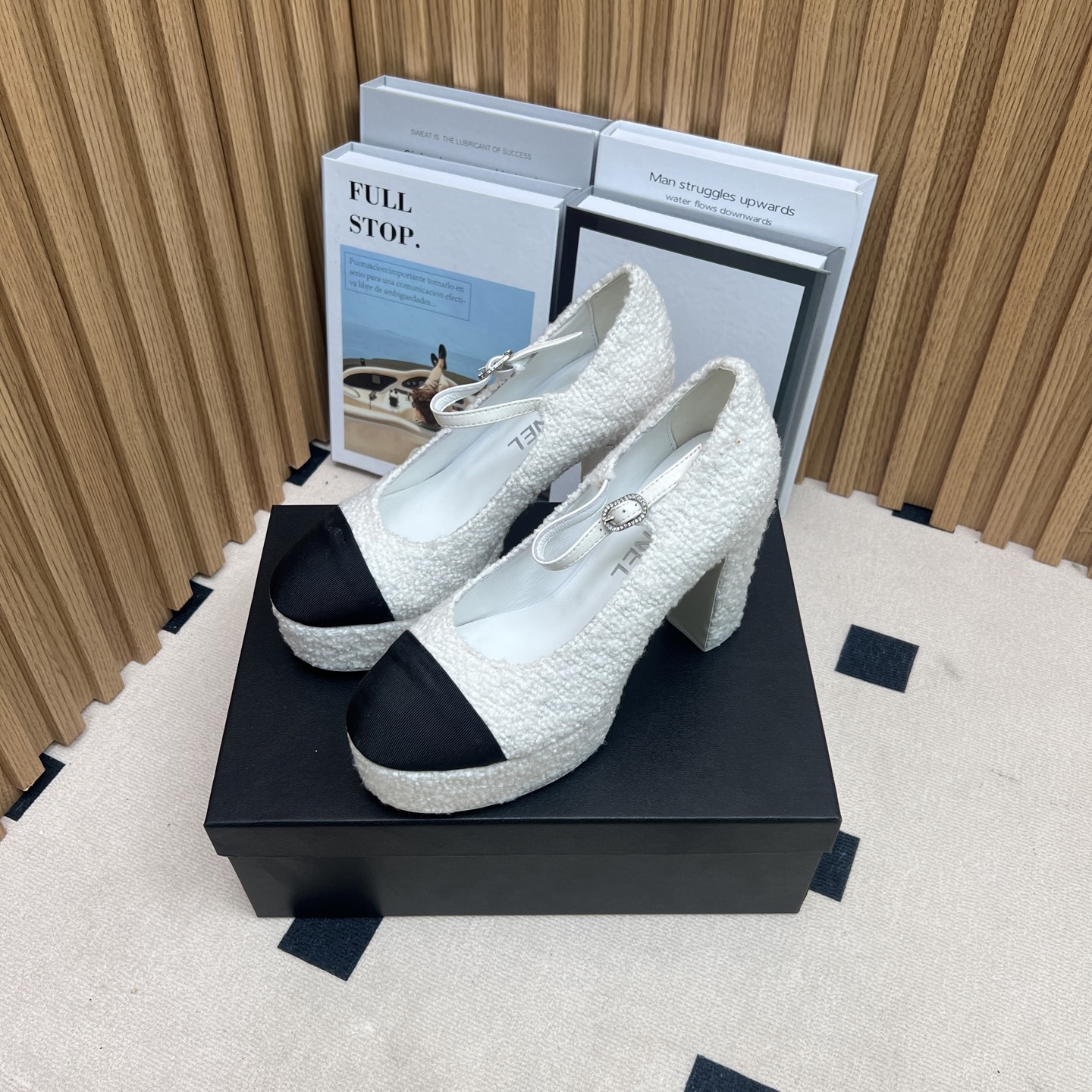 NO:250217,CHANEL~~Summer waterproof platform thick heel shoes. The upper is made of super soft sheepskin, which is comfortable in the feet, and is fashionable and versatile. 1 imported sheepskin (silk) 2 inner linings: mixed-bred sheepskin 3 large-sole original molded Italian genuine leather sole 4 shoe sizes: 34-41 (34, 40, 41 custom-made, non-returned) cloth leather, high heels, chanel, high heels, sheepskin, silk fabric, Leather soles19860909CHANEL~~夏季款防水台粗跟单鞋 鞋面采用超柔软羊皮,脚感舒适,时尚百搭 1鞋面进囗羊皮（绸缎） 2内里: 混种羊皮 3大底原版开模意大利真皮大底 4鞋码: 34-41（34、40、41定制不退换） 布皮,高跟鞋单鞋,chanel,high heels,sheepskin,silk fabric,Leather soles,Women's Shoes