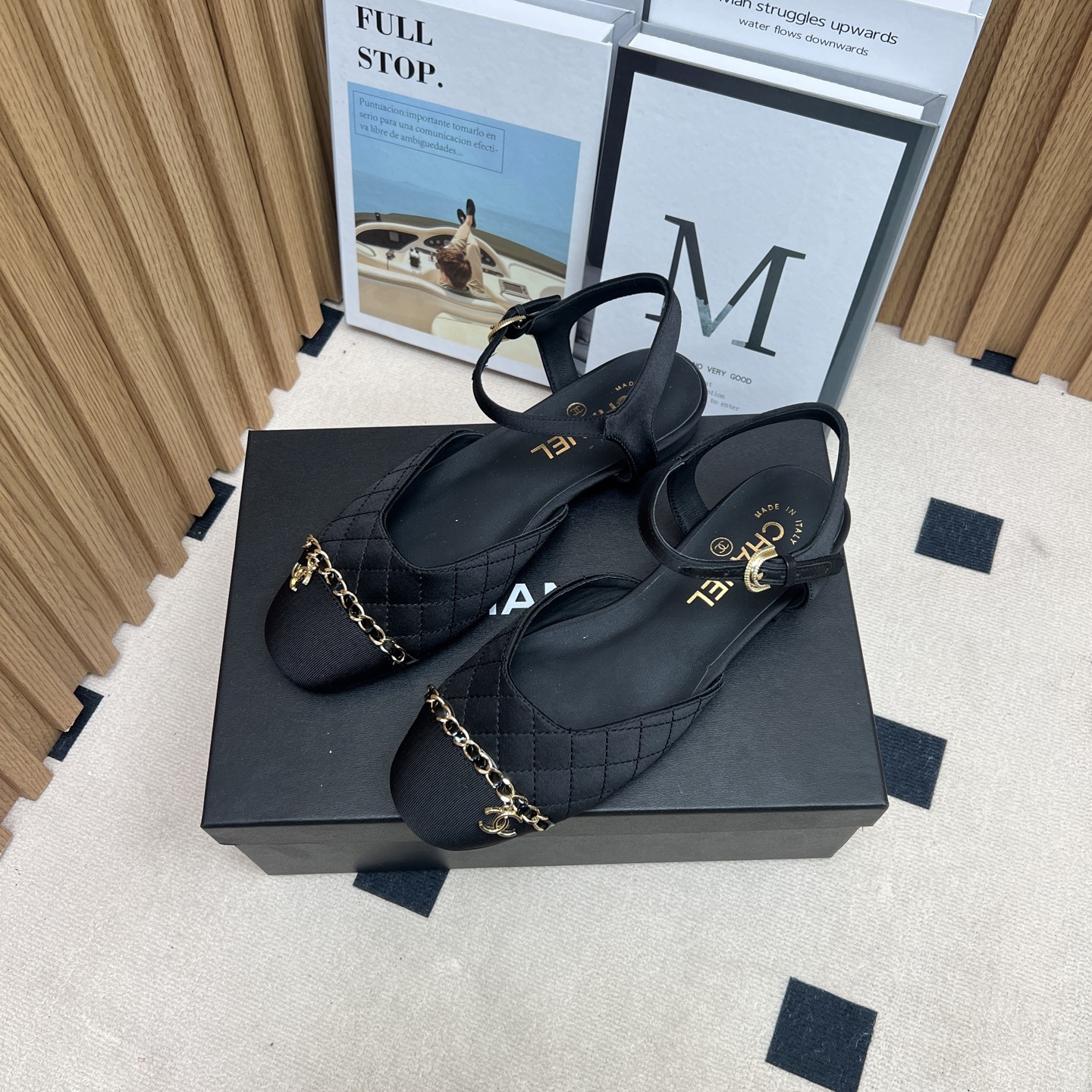 NO:250215,2025★★★★★★ Many celebrities are popular, a versatile series that domestic and foreign bloggers are popular. A must-have for spring and summer wardrobe matching. Sandals are the first choice. Upper imported sheepskin, silk. Inner: imported crystal sheepskin inner lining. Original mold-open custom leather sole. Shoe size: 35-39 (34, 40, 41, customized without return) Delivery luxury latest counter synchronous packaging, sandals, sandals, sheepskin, real silk198609092025★★★★★ 众多明星网红上脚,国内外博主刷爆的一个百搭系列,春夏衣橱搭配必备 凉鞋首选. 鞋面进口羊皮,真丝  内里: 进口水晶羊皮内里 大底原版开模定制真皮底 鞋码: 35-39（34、40、41、定做不退换） 配送豪华最新专柜同步包装,凉鞋,sandals,sheepskin,real silk,Women's Shoes