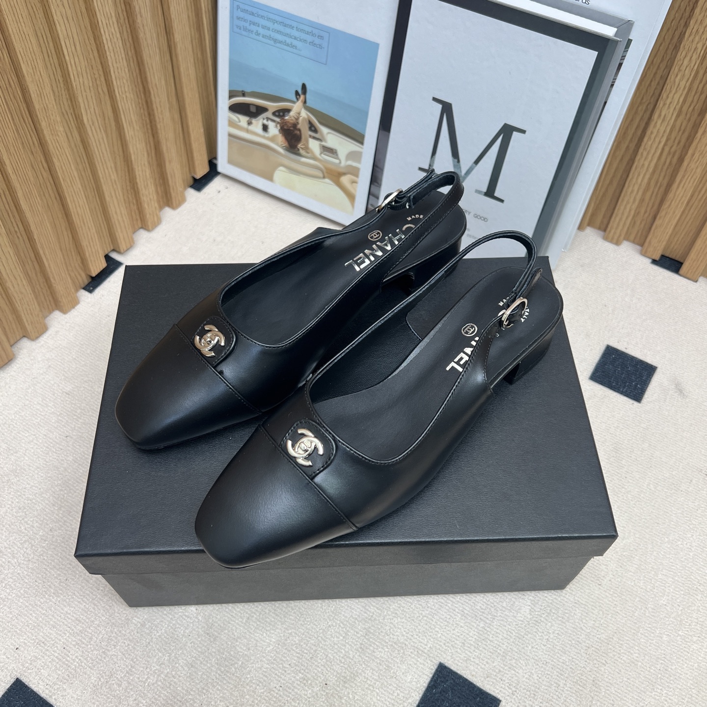 NO:250208,CHANEL Chanel｜Xiaoxiang 25P new classic double C thick heel color-blocking sandals!  The upper is made of sheepskin, the inner tiptoe is all silk sheepskin, imported cowhide, heel height 4.5cm size 35-39 (customized by 40/41), sandals, chanel, chanel, sandals, cowhide, sheepskin19860909CHANEL香奈儿｜小香25P新品经典 双C粗跟后空拼色拼接凉鞋！ 鞋面采用羊皮 内里踮脚均为丝绸羊皮 意大利进口牛皮大底 跟高4.5cm size35-39（40/41定制）,凉鞋,chanel,chanel,sandals,cowhide,sheepskin,Women's Shoes