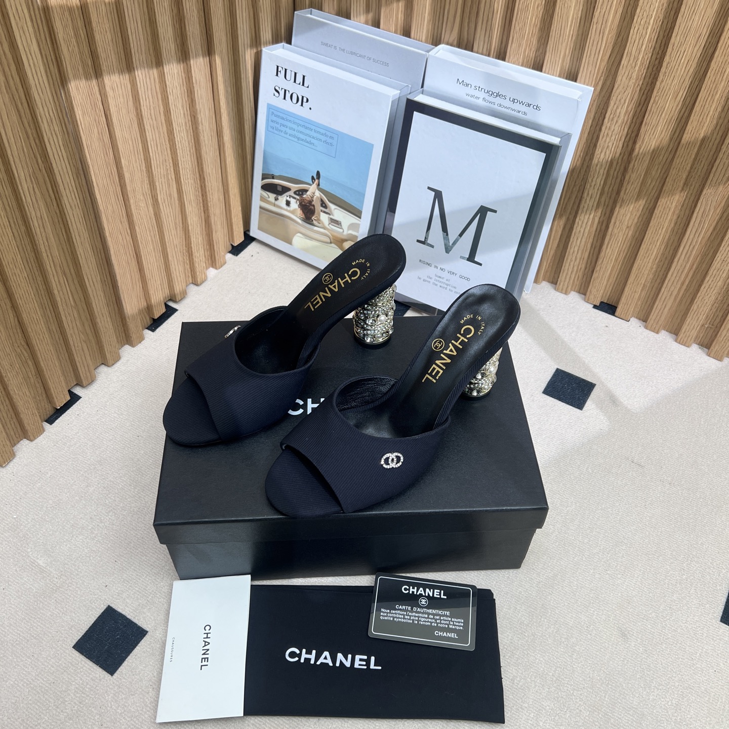 NO:250203,CHANE*｜Xiaoxiang 25P Spring and Summer New Product Series Double C High Heel Slippers This season's mesh lace is breathtakingly beautiful!  It is hazy and can't see clearly. Whether it is a clothes or a skirt, it is faintly sexy when worn on a woman. It is very dreamy and romantic, playful and cute, full of temperament, and it is fashionable and modern, revealing a hint of elegant charm!  This shoe satisfies all girls' fantasies about high heels. It has a girlish feel and can also be worn to look like a goddess!  The upper is made of custom imported sheepskin, the inner tiptoe is all lambskin, Italian imported cowhide, heel height 8cm zesi35-39 (customized by 40/41), high heels, chanel, high heels, slippers, slippers, skirts, cowhide, sheepskin, sheep19860909CHANE*｜小香25P春夏新品 系列双C高跟拖鞋 这一季的网纱蕾丝美得让人窒息！ 朦胧看不清,不管是衣服还是裙子 穿在女人身上,若隐若现的小性感 很梦幻很浪漫,俏皮可爱,气质十足 又不失时尚现代感,透出丝丝优雅魅力！ 这款鞋满足了女生对高跟鞋的所有幻想 既有少女感,也可以穿出女神范！ 鞋面采用定制进口羊京羊皮 内里踮脚均为小羊皮 意大利进口牛皮大底 跟高8cm zesi35-39（40/41定制）,高跟鞋拖鞋,chanel,high heels,slippers,skirts,cowhide,sheepskin,sheep,Women's Shoes