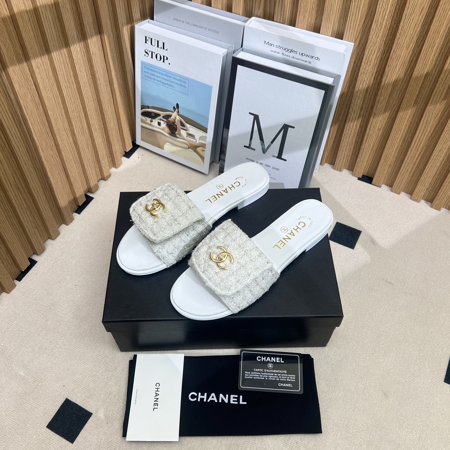NO:250193,Chanel 25C new pair of C slippers!  This season's Mi'er's feet look so beautiful. She looks very slender and grey and high-end!  Upper sheepskin inner sheepskin leather outsole flat sole/4.5cm Size:35-39 (ordered by 40/41), slippers, chanel, slippers, sheepskin, Leather soles19860909Chanel 25C新款双C拖鞋！ 这一季的蜜儿拖上脚太好看了 上脚巨显细长 灰常滴高级！ 鞋面羊皮 内里羊皮 真皮大底 平底/4.5cm Size:35-39（40/41订）,拖鞋,chanel,slippers,sheepskin,Leather soles,Women's Shoes