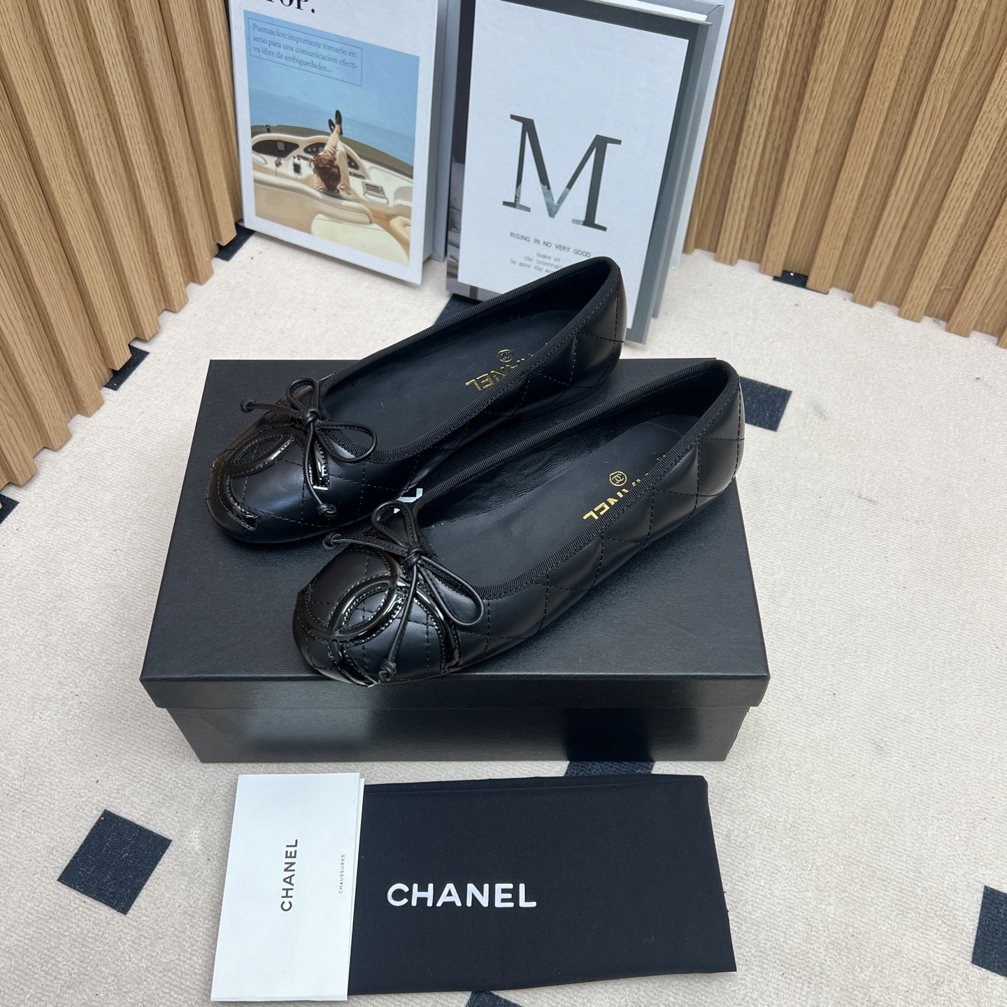 NO:250188,Chanel Vintage mid-autumn Kangpeng series single shoes, simple but not simple style, the feet are particularly thin. Upper cowhide, inner foot pad sheepskin, genuine leather soles. Size: 35-39 Other sizes customized, single shoes, chanel, cowhide, sheepskin, Leather soles19860909Chanel Vintage中古康鹏系列单鞋 简约而不简单的款,上脚特别显脚细. 鞋面牛皮,内里垫脚羊皮,真皮大底. Size:35-39 其它码数定做,单鞋,chanel,cowhide,sheepskin,Leather soles,Women's Shoes