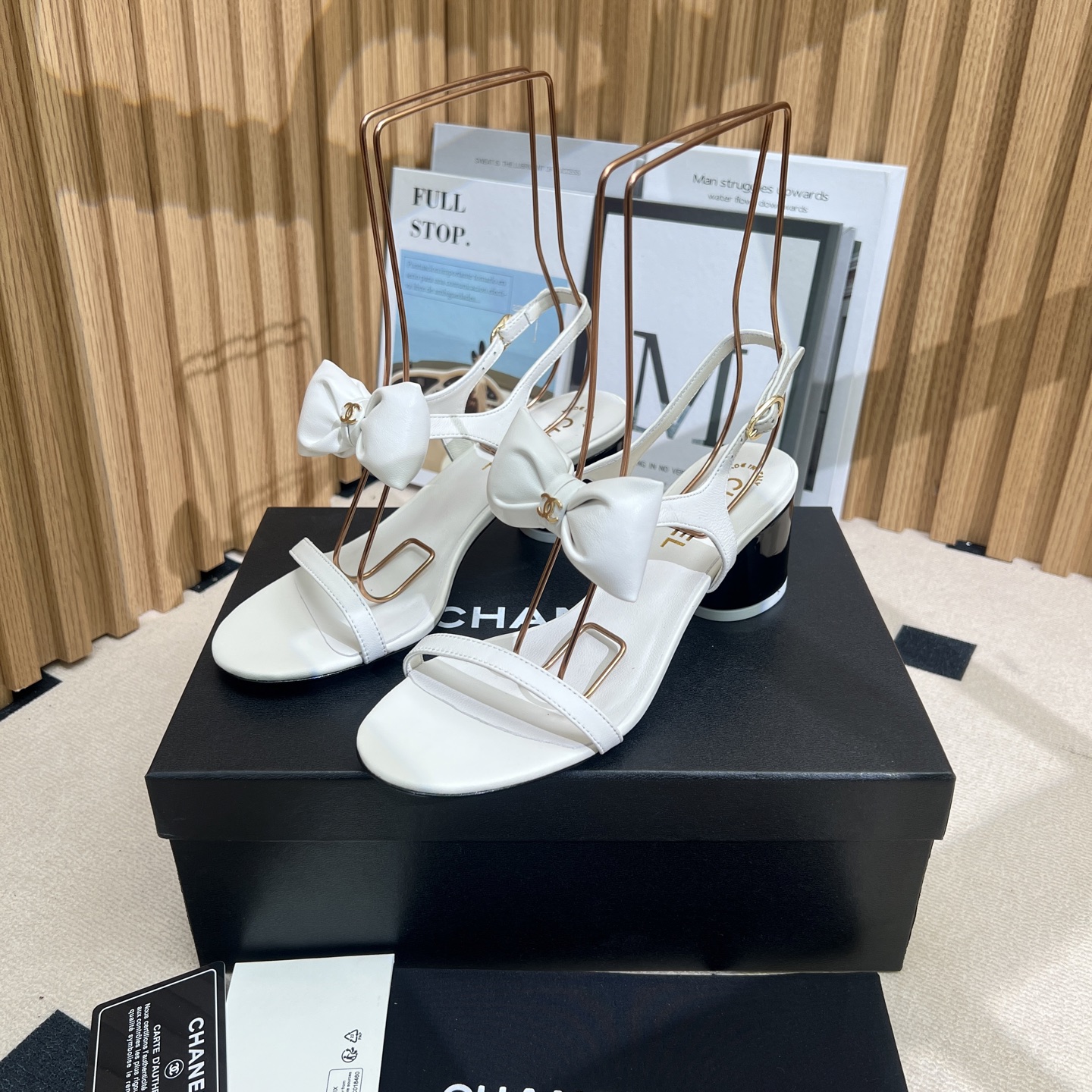 NO:250201,High-version Xiaoxiangjia single shoes CHANE*｜, big hit!  Xiaoxiang 2025a official website Chanel early spring sandals dancing shoes series new loafers full of retro style. Delicate shoe shape looks very likable, with a small round toe that sets off the feet and makes people look thin. The foot is a kind of retro sentimental shoes of the era, new European and American catwalks, 1 original custom sheepskin. Original mold opening hardware 2 original sheepskin inner 3 soles: original genuine leather soles. Heel height 3.5 cm 4 sizes 35-41 (40 41 custom made without return or exchange), sandals, chanel, chanel, chanel, loafers, sandals, sheepskin, Leather soles19860909高版本小香家单鞋CHANE*｜,大爆款！小香2025a官网香奈儿早春凉鞋跳舞鞋系列新品乐福鞋满满的复古风 秀气的鞋型 看着就很讨喜,小圆头 衬托脚也变得瘦瘦的,上脚给人就是一种年代的复古情怀鞋、欧美走秀新款, 1原版定制羊皮.原版开模五金 2原版羊皮内里 3大底:原版真皮大底.跟高3.5厘米 4码数35-41（40 41定做不退换）,凉鞋,chanel,chanel,chanel,loafers,sandals,sheepskin,Leather soles,Women's Shoes