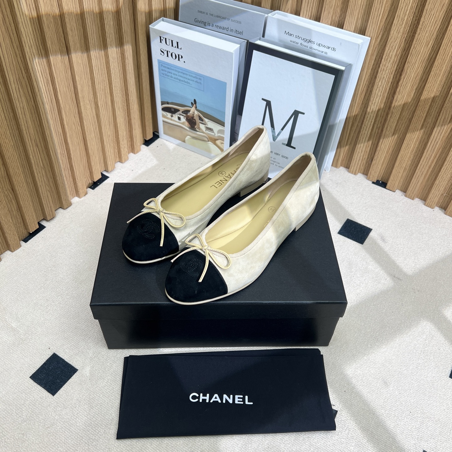 NO:250196,Chanel 25S new color ballet shoes original 1:1 replica classics. It is perfect for pairing with pants and skirts. The small round head design is very good to modify the foot shape, a must-have for little fairies!  Imported braided material of upper, soft sheepskin inside, heel height 1cmcm, size 35-41 (40 41 custom made without return), ballet shoes, chanel, skirts, sheepskin19860909Chanel 25S新色芭蕾舞鞋 原版1:1复刻 经典中的经典 无论搭配裤装还是裙装都是完美 小圆头的设计很好的修饰脚型 ,小仙女们必备！ 鞋面进口编织材料 内里柔软羊皮 跟高1cmcm 码数 35-41（40 41定制不退换),芭蕾舞鞋,chanel,skirts,sheepskin,Women's Shoes