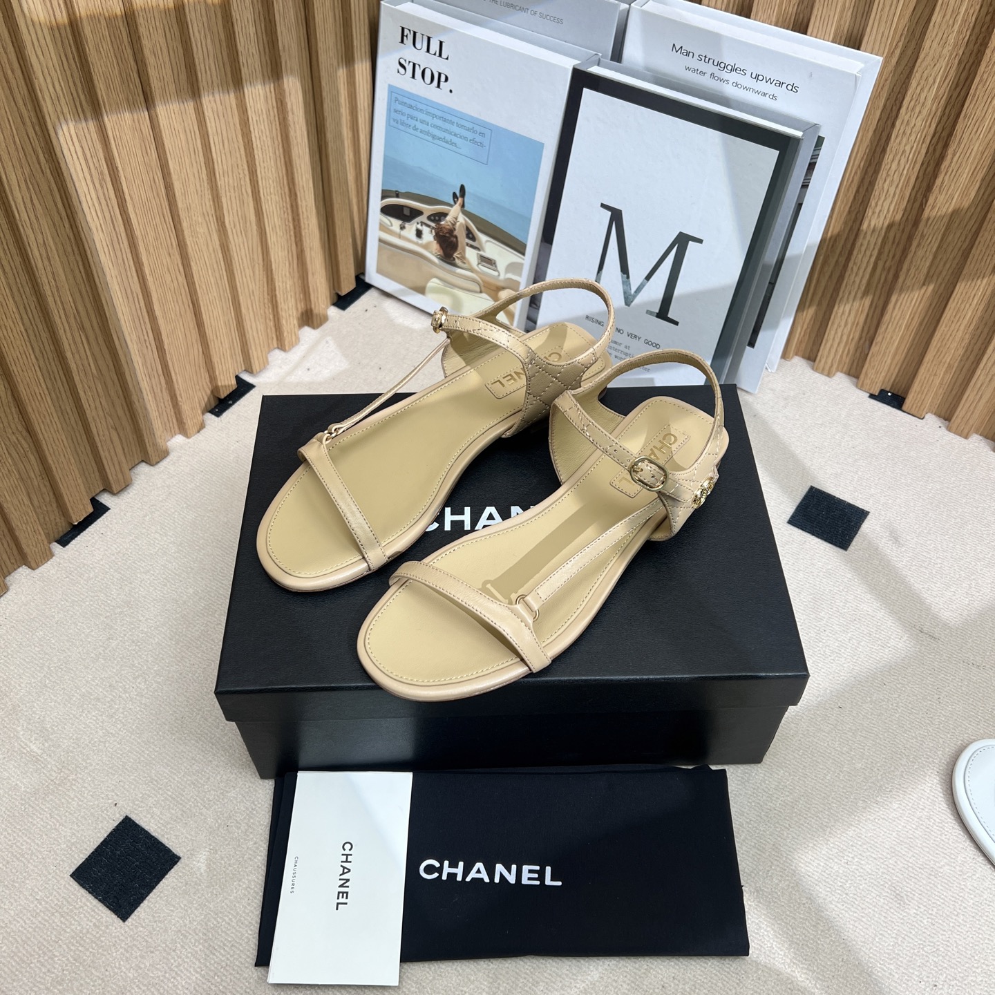 NO:250176,The 2025ss summer fashion secrets are here!  CHANEL Chanel Small Flat Sandals, a simple diamond design, fully elegant and stylish. Classic double C logo embellishments, low-key and luxurious. Multi-color can be used to suit different styles, whether for commuting or vacation, it can be easily controlled, adding exquisite charm to you and making every step fashionable. The upper and inner part are made of sheepskin, genuine leather soles, 35-39 (40.41), sandals, chanel, chanel, sandals, sheepskin198609092025ss夏日时尚秘籍来啦！CHANEL香奈儿小香风这款一字带平底凉鞋,简约菱格设计尽显优雅格调.经典双C标志点缀,低调奢华.多色可选适配不同穿搭风格,无论是通勤还是度假,都能轻松驾驭,为你增添精致魅力,让每一步都踏出时尚态度.鞋面和内里都采用羊皮,真皮鞋底 ,35-39（40.41定）,凉鞋,chanel,chanel,sandals,sheepskin,Women's Shoes