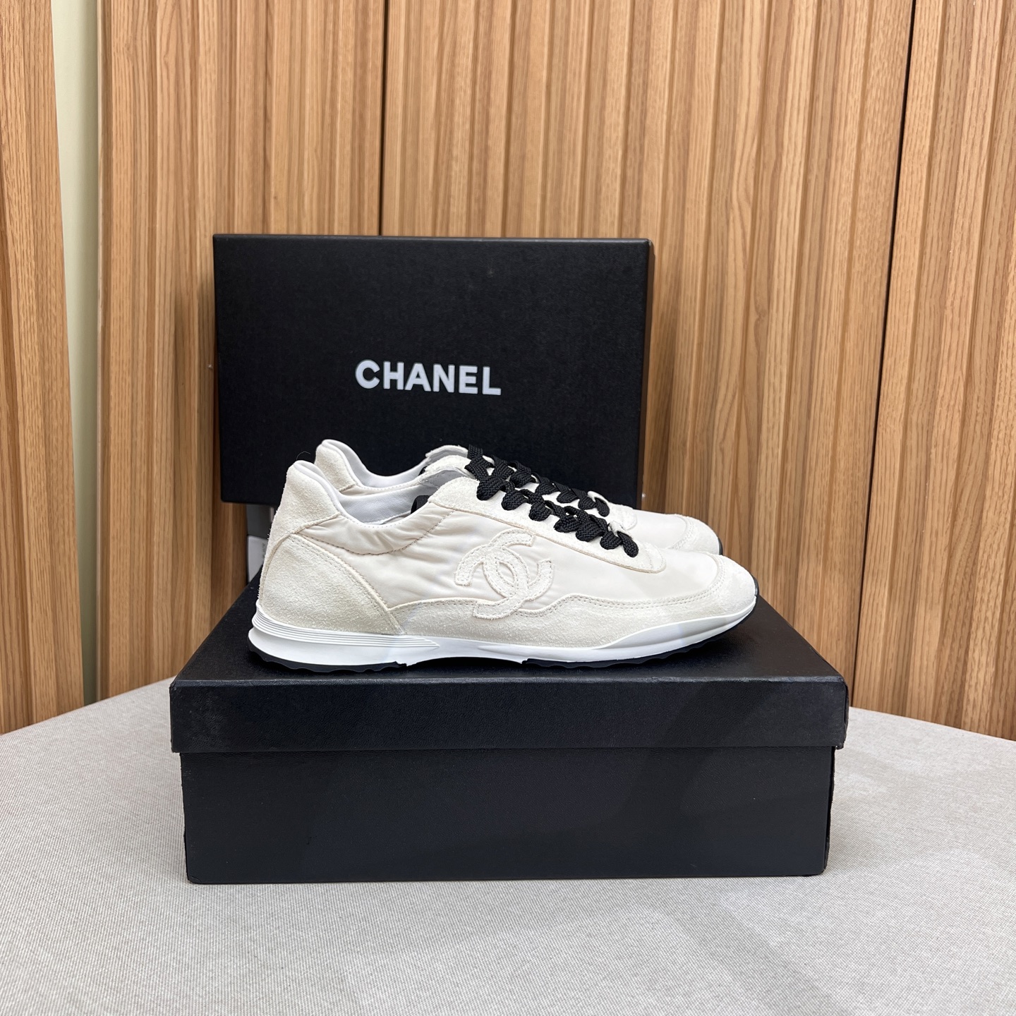 NO:266377,CHANE small fragrance thick-soled panda shoes sneakers Chanel ss popular panda shoes color matching thick-soled casual sports shoes shoes counter synchronization counter is very popular, a very difficult to buy shoe The most popular thick-soled panda shoes on the whole network, you can imagine that the small fragrance control cannot be missed, appearance and comfort coexist Simple and versatile white shoes Thick sole height enhancement is super versatile, whoever wears it in close eyes looks good, upper calfskin velvet inner counter original network, outsole TPU original outsole Size: 35-40 (40 41 custom made, casual shoes/sports shoes, chanel, chanel, sneakers, cowhide19860909CHANE小香厚底熊猫板鞋运动鞋 香奈儿ss火爆熊猫鞋配色厚底休闲运动鞋板鞋  专柜同步 专柜非常火爆 非常难买的一款鞋 全网最火的厚底熊猫鞋 可想而知小香控不可错过的 颜值与舒适并存的 简约百搭小白鞋 厚底增高超级百搭,闭眼入谁穿谁好看  鞋面小牛皮牛绒 内里专柜原版网里 大底TPU原版大底 码数:35-40（40 41定做,休闲鞋/运动鞋,chanel,chanel,sneakers,cowhide,Women's Shoes