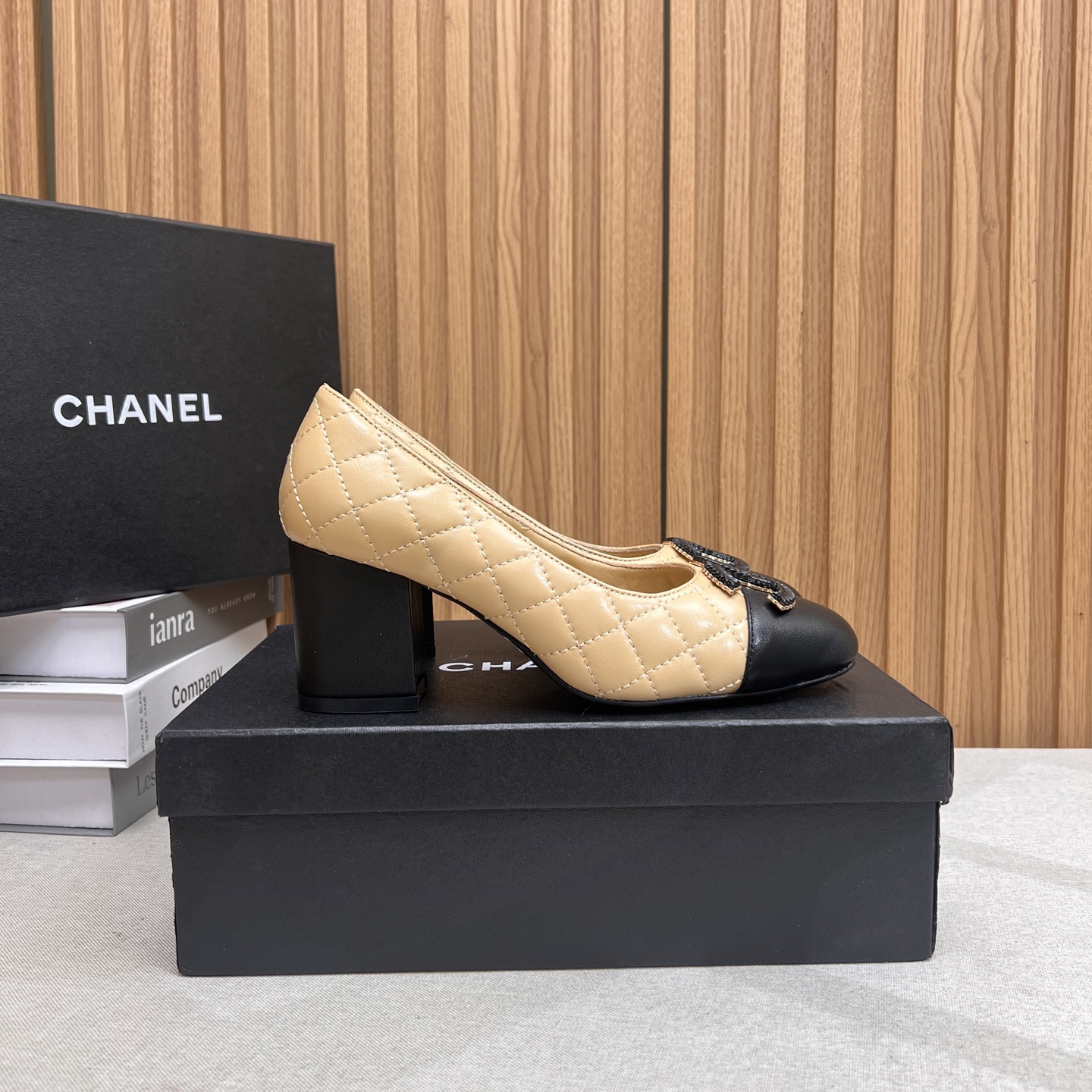 NO:382541,CHANE*｜Xiaoxiang 24B new product, diamond-shaped large pair of C thick heel shoes!  The upper is made of imported lambskin, the inner tiptoe is all silk lambskin, imported Italian cowhide, size35-39 (customized by 40/41), single shoes, chanel, cowhide, sheepskin19860909CHANE*｜小香24B新品 菱格大双C粗跟单鞋！ 鞋面采用进口小羊皮 内里踮脚均为丝绸羊皮 意大利进口牛皮大底 size35-39（40/41定制）,单鞋,chanel,cowhide,sheepskin,Women's Shoes