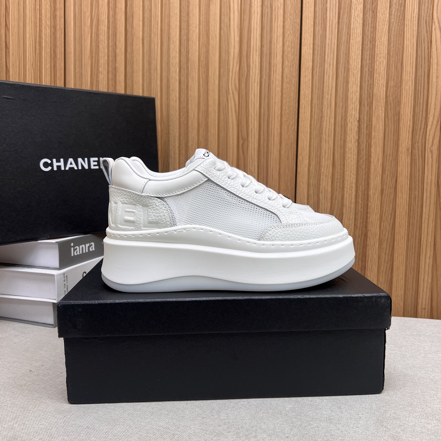 NO:404856,2055 Xiaoxiang Chanel's top counter level - Xiaoxiang C home new thick-soled mesh biscuit shoes. Currently, super popular biscuit shoes, internet celebrity Xiaohongshu is chasing and promoting. The silly cute and cute look is released with a bit of retro flavor!  Special shape, very recognizable, slimming and long legs, absolutely powerful, comfortable to wear, high appearance, comfortable, heightened, must be recommended to everyone, the main feature of this year's series, minimalist style, original custom mesh fabric, footbed sheepskin, comfortable foot feeling, original open mold high elastic rubber sponge cake, thick sole, original packaging, original packaging, size 35-40 (40 custom made, no return or exchange), casual shoes/sports shoes, chanel, chanel, sneakers, sheepskin198609092055小香香奈儿顶级专柜级-小香C家新厚底网纱饼干鞋 目前超级流行的饼干鞋,网红明星小红书狂追热推 发售蠢萌可爱的造型带了点复古味！ 造型特殊,很有辨识度, 显瘦显腿长,绝对实力派,穿上也很舒服,高颜值 舒适,增高 一定要推荐给大家,今年系列的主打, 极简的风格, 面料原版订制网布 垫脚羊皮,脚感舒适 大底原版开模高弹橡胶松糕大底 底厚6cm 包装原版全套包装 码数35-40（40定做不退换）,休闲鞋/运动鞋,chanel,chanel,sneakers,sheepskin,Women's Shoes