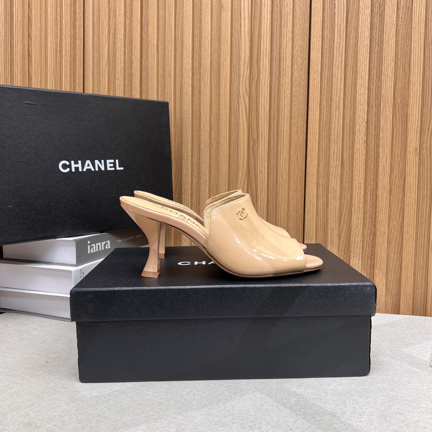 NO:408240,Chanel 25P new double C slippers Spring and summer new style, high version and high quality. Upper cowhide, footbed sheepskin, genuine leather outsole. Size:35-39 Other sizes customized, high heels slippers, chanel, high heels, slippers, cowhide, sheepskin, Leather soles19860909Chanel 25P新款双C拖鞋 春夏新款,高版本高品质. 鞋面牛皮,垫脚羊皮,真皮大底. Size:35-39 其他码数定做,高跟鞋拖鞋,chanel,high heels,slippers,cowhide,sheepskin,Leather soles,Women's Shoes